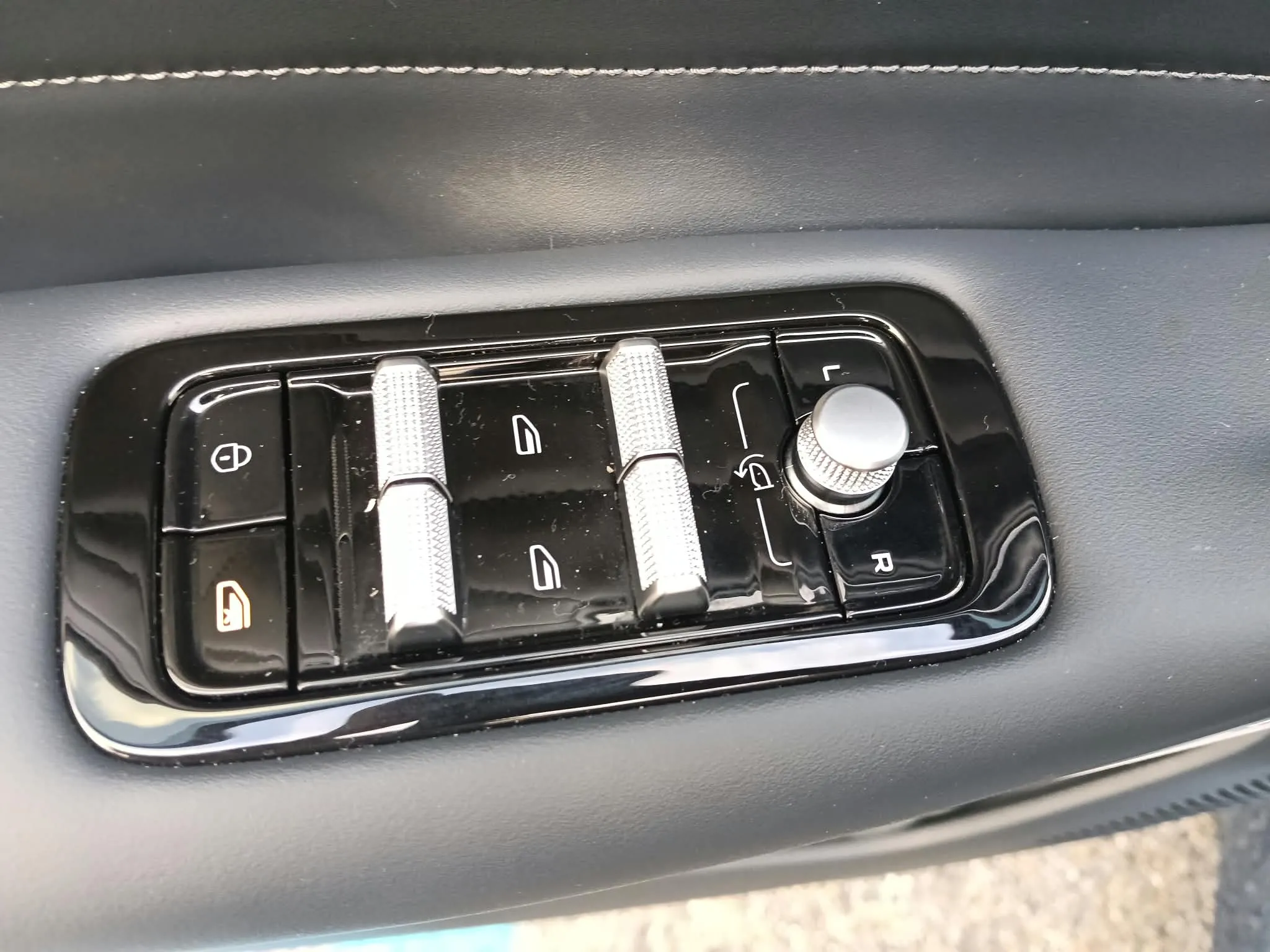 Geely Starray EM-i 1.5 phev Sky Blue Edition auto 2026 — foto 16