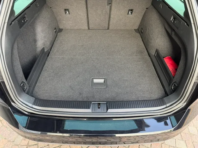 Volkswagen Passat Variant 2.0 tdi Executive 150cv dsg R-Line pack 2023 — foto 8