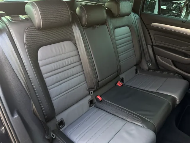 Volkswagen Passat Variant 2.0 tdi Executive 150cv dsg R-Line pack 2023 — foto 12