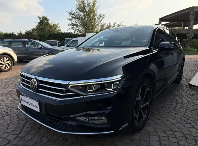 Volkswagen Passat Variant 2.0 tdi Executive 150cv dsg R-Line pack 2023