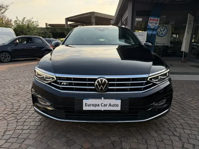 Volkswagen Passat Variant 2.0 tdi Executive 150cv dsg R-Line pack 2023 — foto 2