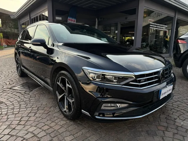 Volkswagen Passat Variant 2.0 tdi Executive 150cv dsg R-Line pack 2023 — foto 3
