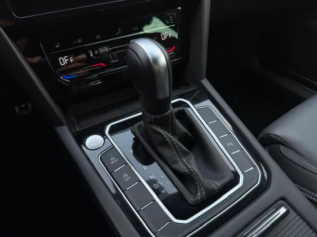 Volkswagen Passat Variant 2.0 tdi Executive 150cv dsg R-Line pack 2023 — foto 16