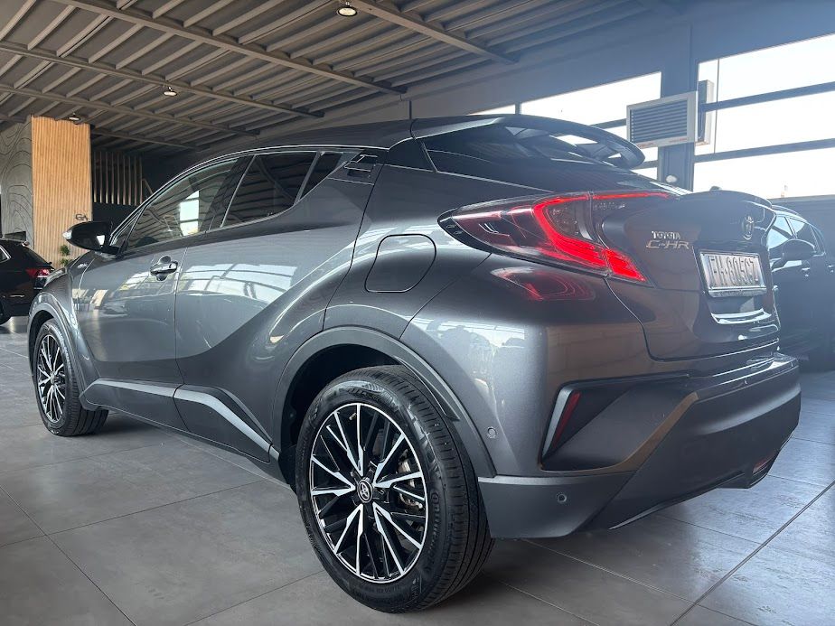 Toyota C-HR 1.8h Lounge  e-cvt 2017 — foto 2
