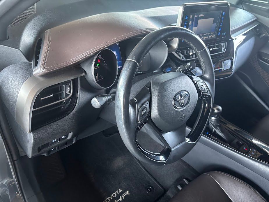 Toyota C-HR 1.8h Lounge  e-cvt 2017 — foto 8