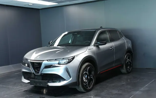 Alfa Romeo Junior 1.2 ibrida Speciale 145cv edct6