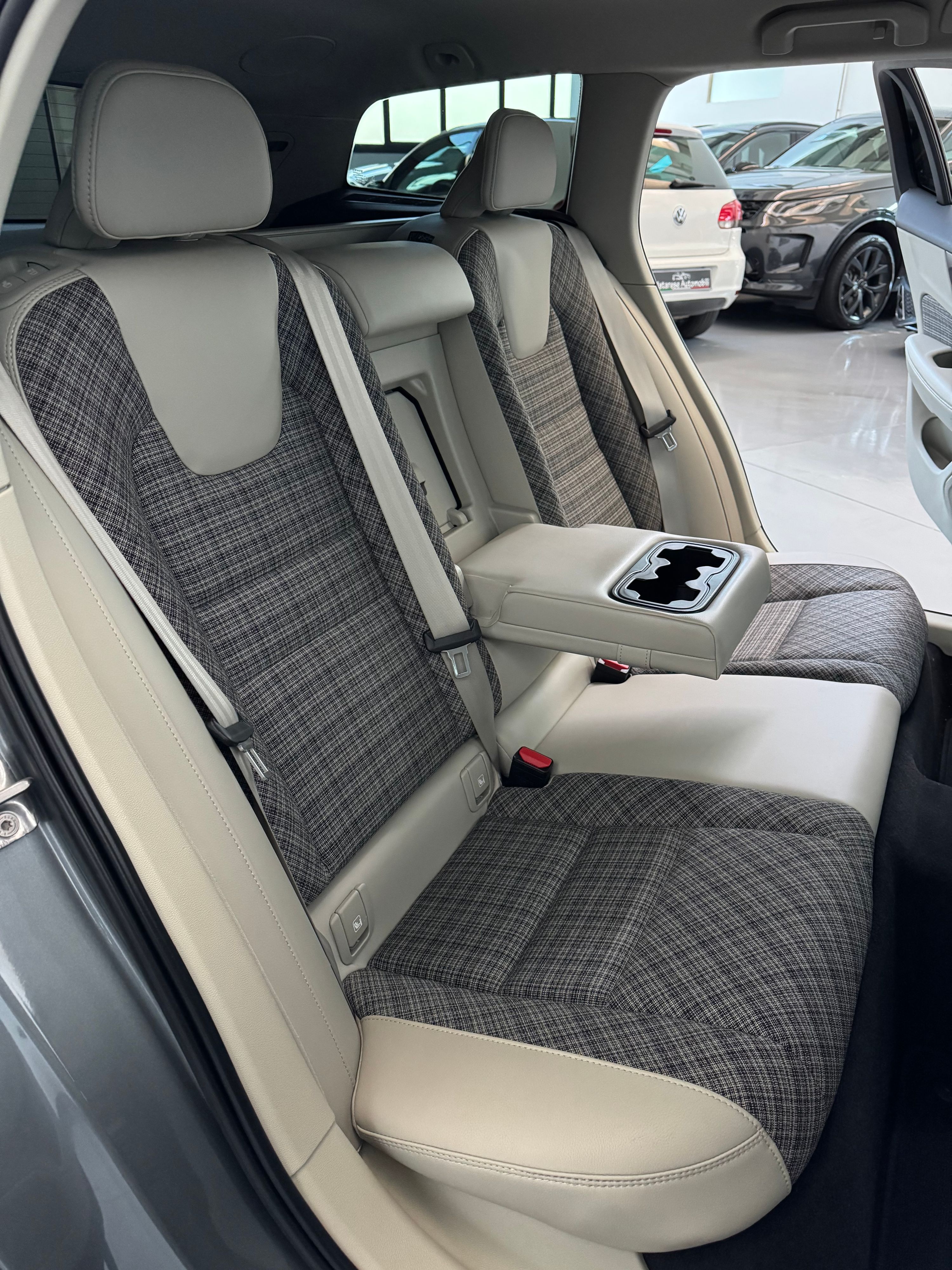 Volvo V60 d3 Business Plus 2.0cc 150cv Tagliandi ufficiali Finanziabile 2019 — foto 12