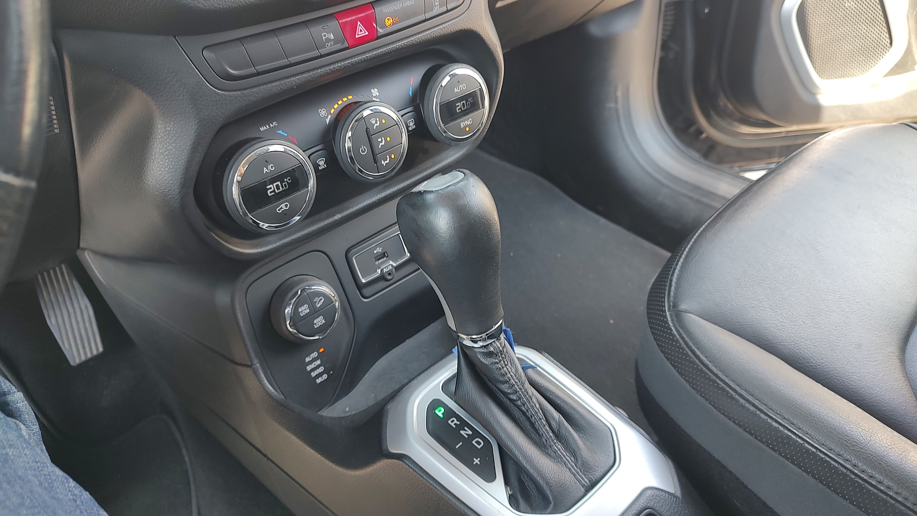 Jeep Renegade 2.0 mjt Limited 4wd 140cv auto 2015 — foto 12