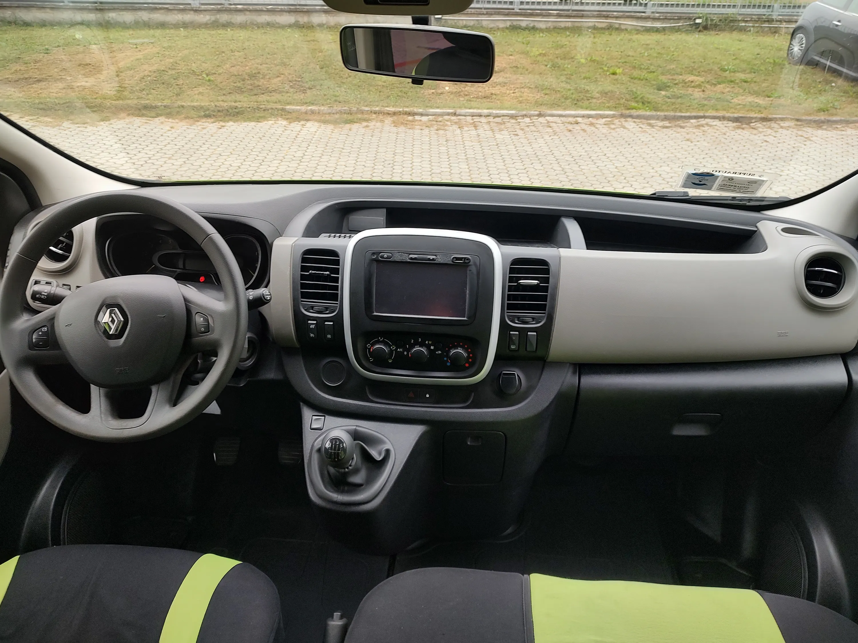 Renault trafic passenger T29 1.6 dci 120cv L2H1 Privil. Heavy E5b+ 2015 — foto 10