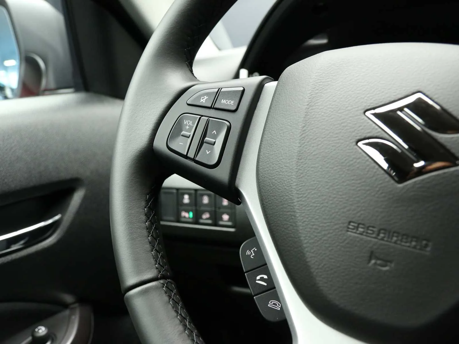 Suzuki Vitara 1.4h Cool+ 4wd allgrip 110cv at 2026 — foto 17