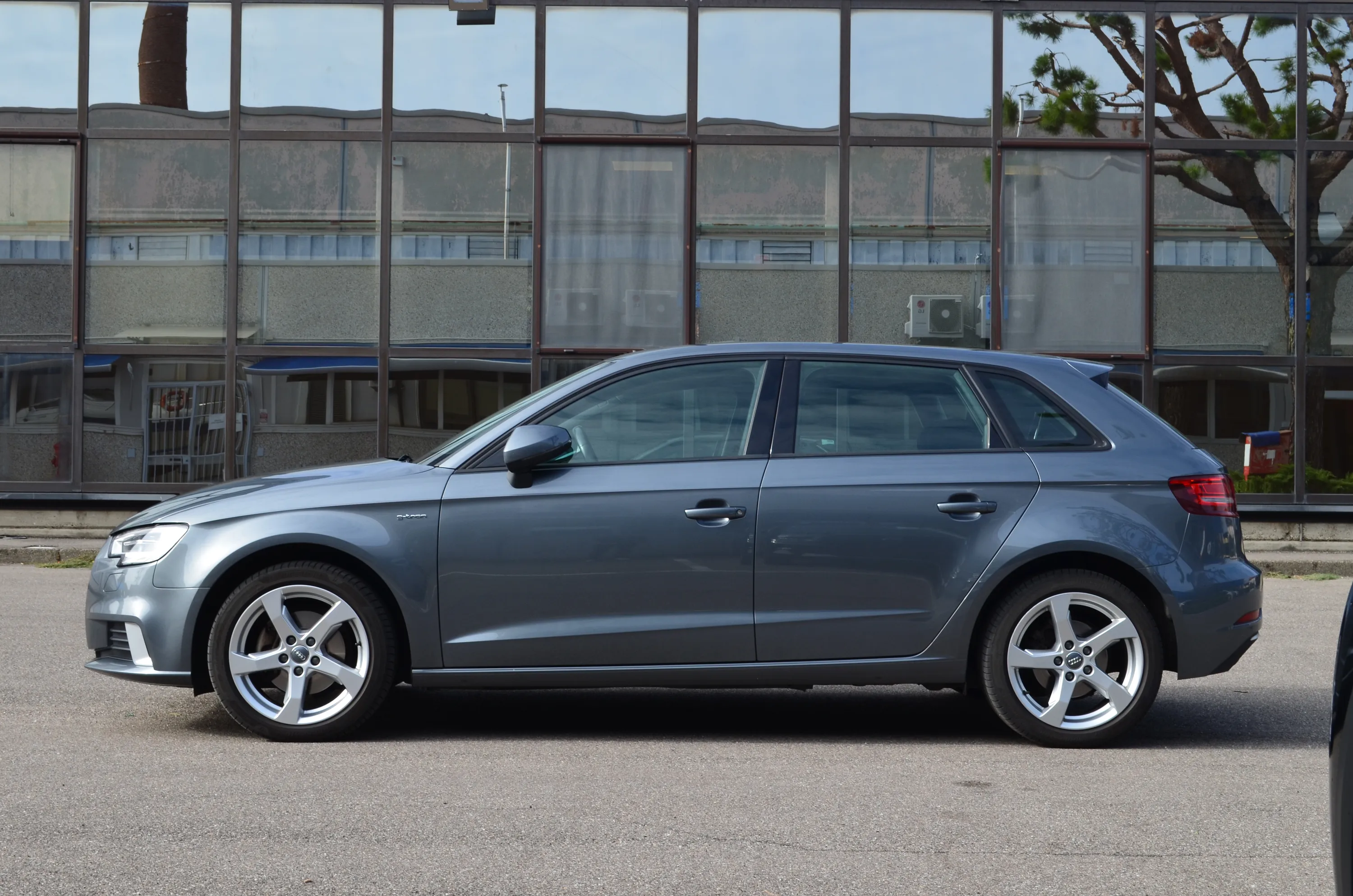 Audi A3 Sportback 1.4 tfsi g-tron Sport 110cv 2018 — foto 3
