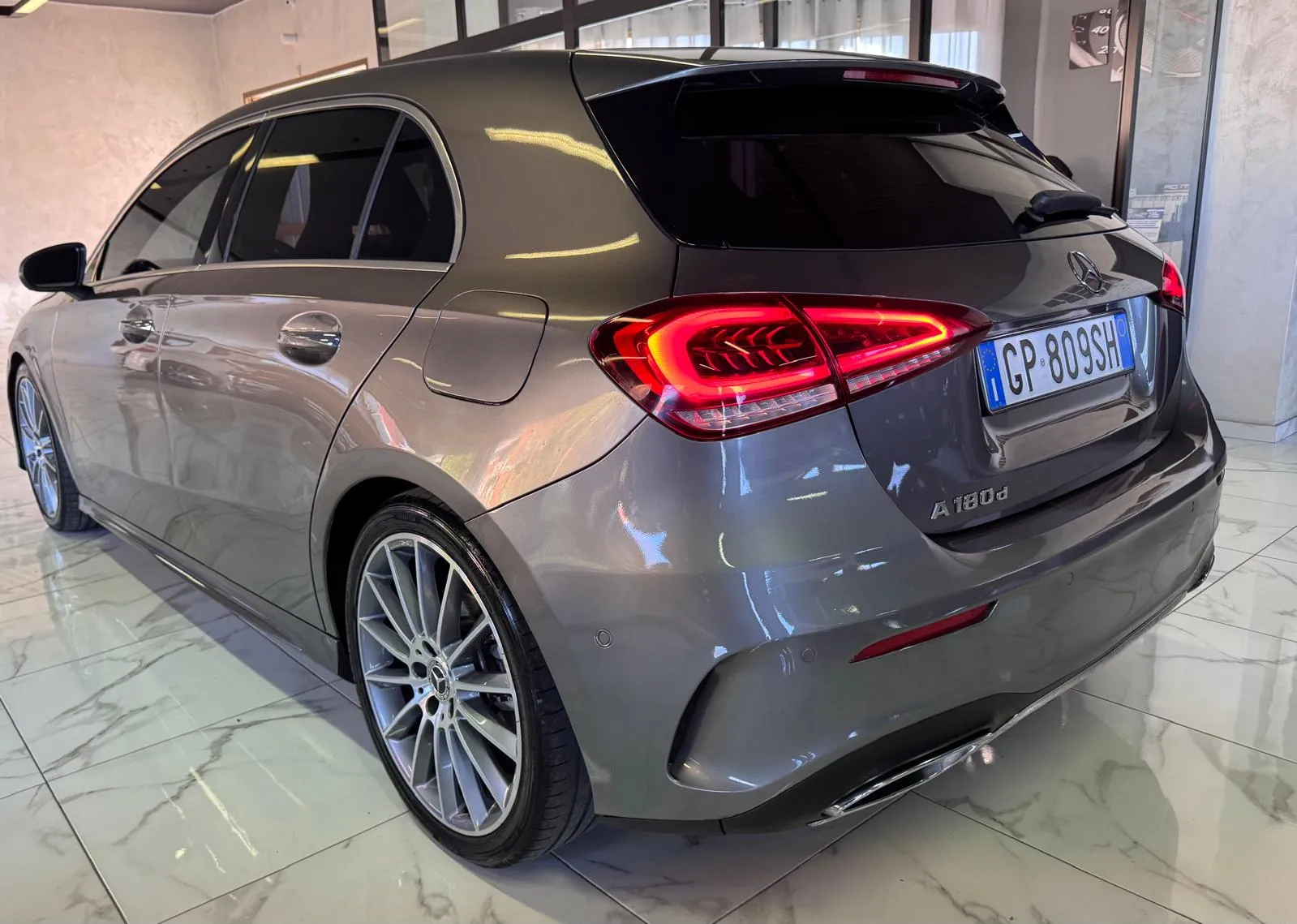 Mercedes A 180 d Premium AMG 2018 — foto 5