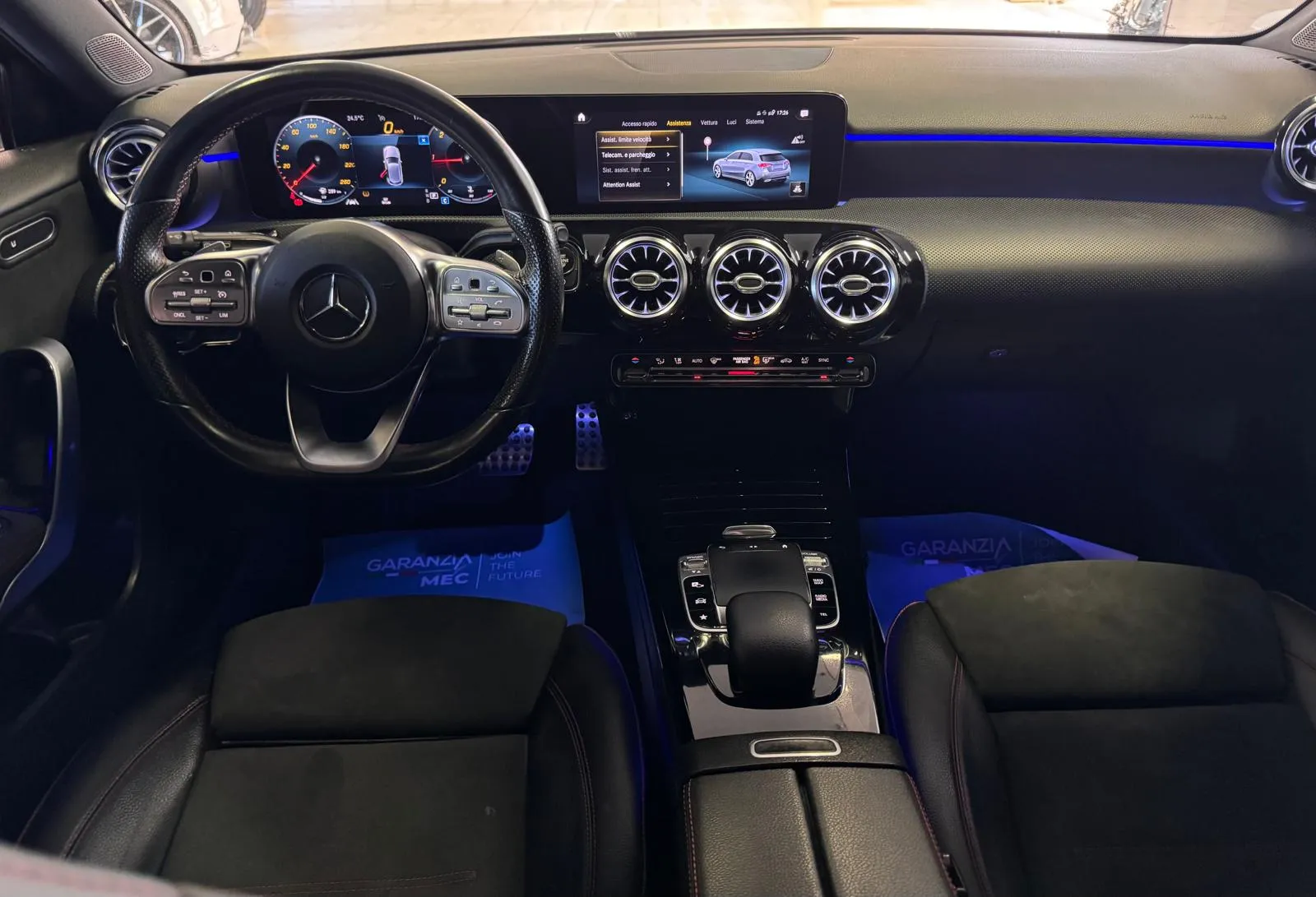 Mercedes A 180 d Premium AMG 2018 — foto 8