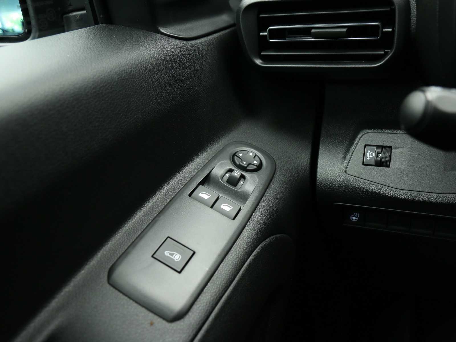 Citroen Berlingo van M 1.5 bluehdi 100cv S&S Serie Speciale XTR 2026 — foto 34