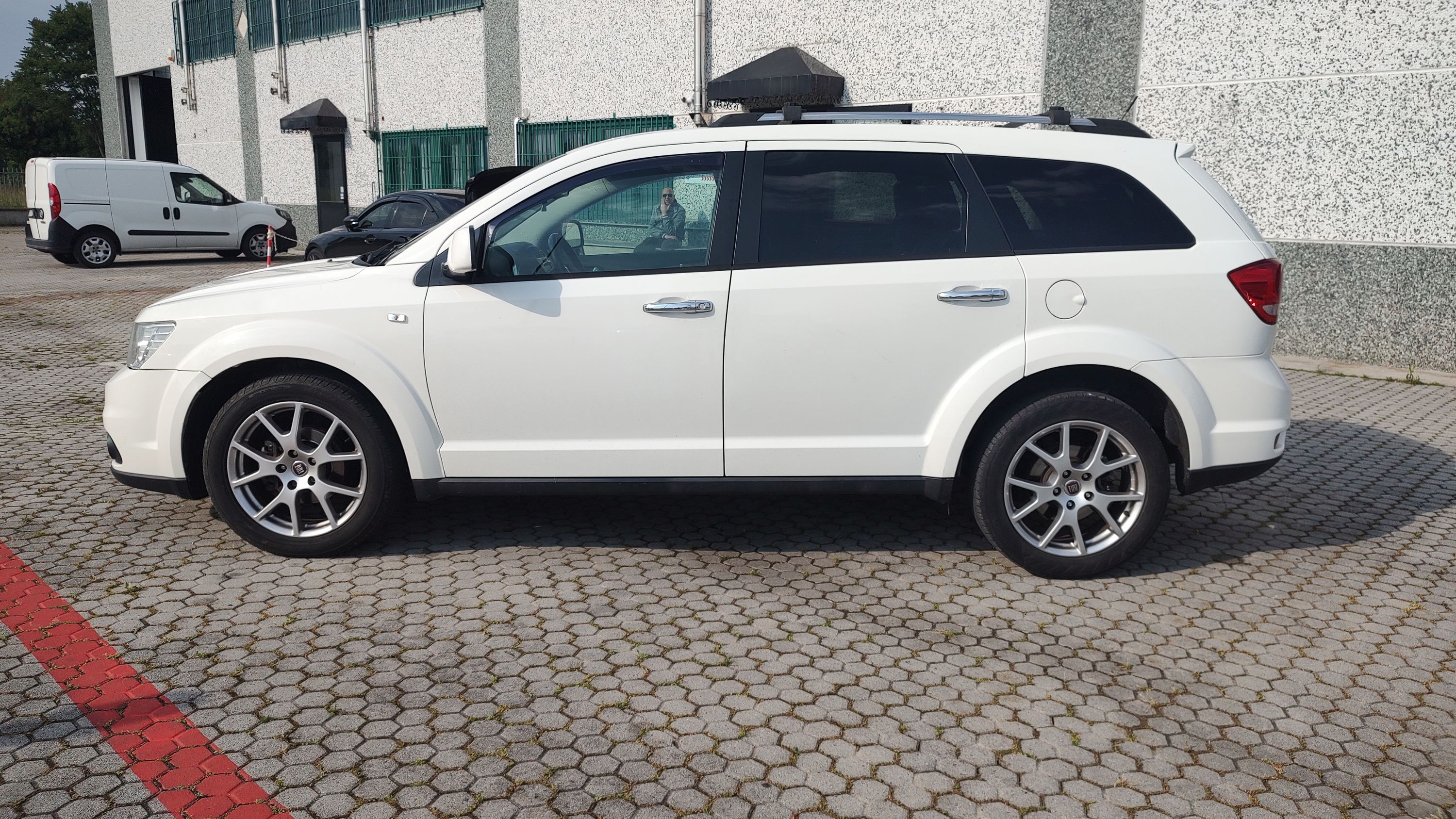 Fiat Freemont 2.0 mjt 16v Urban 170cv 2012 — foto 2