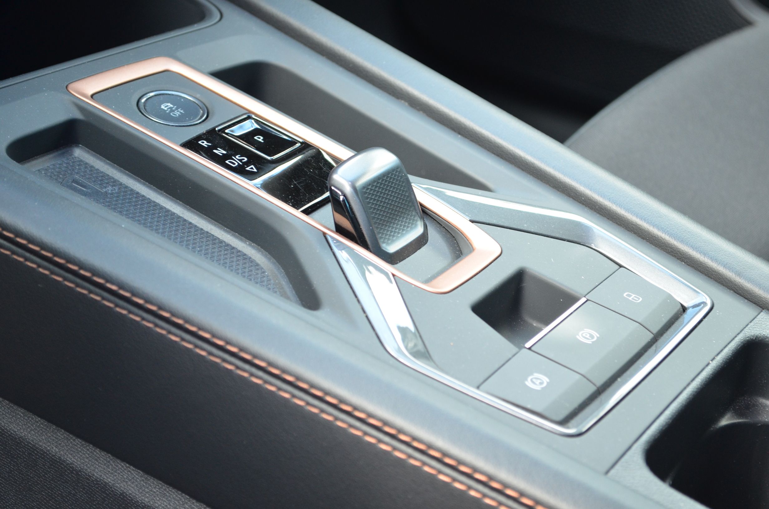 Cupra Formentor 1.5 hybrid 150cv dsg 2025 — foto 14