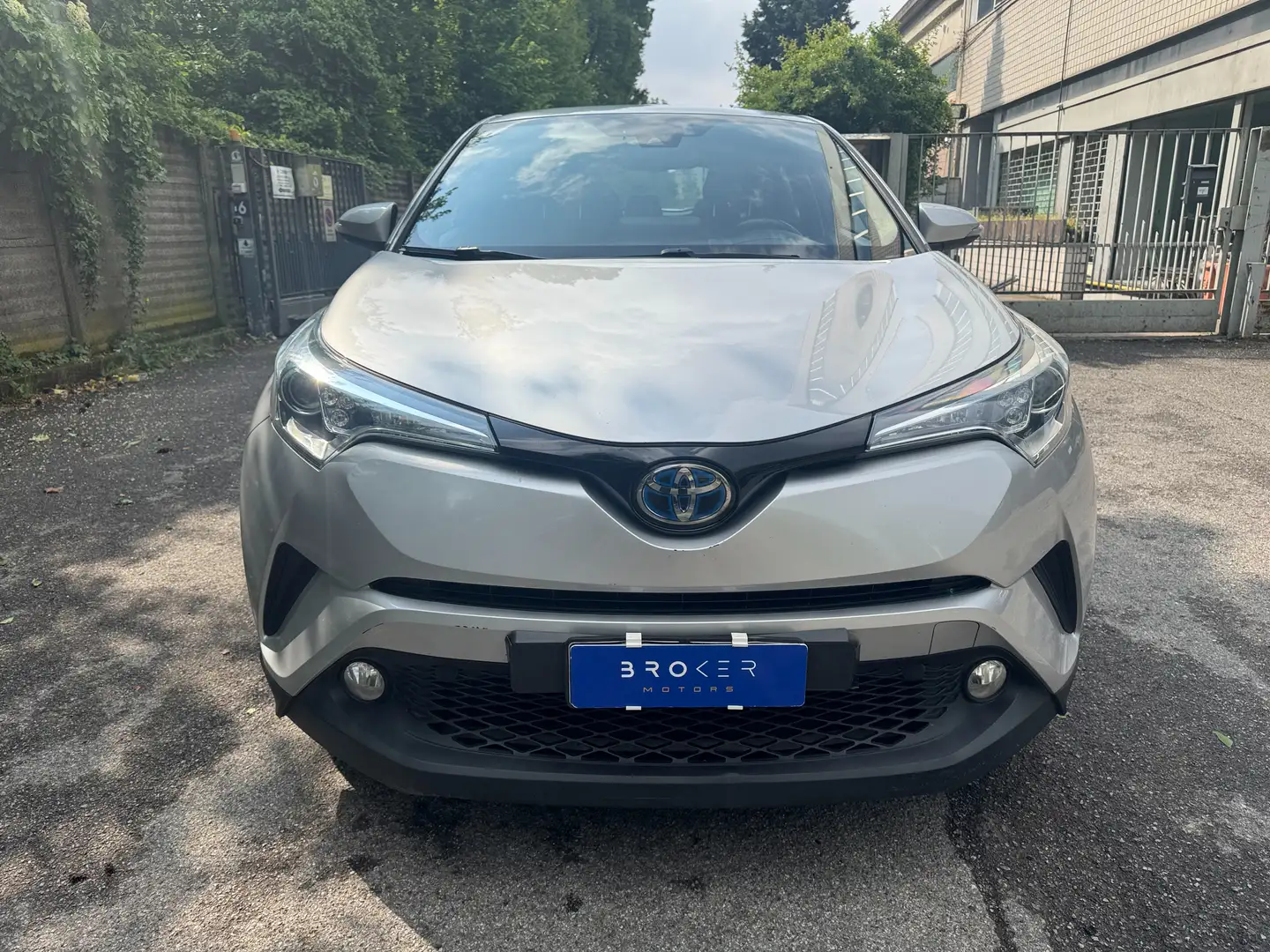 Toyota C-HR 1.8h Active 2wd e-cvt 2019 — foto 2