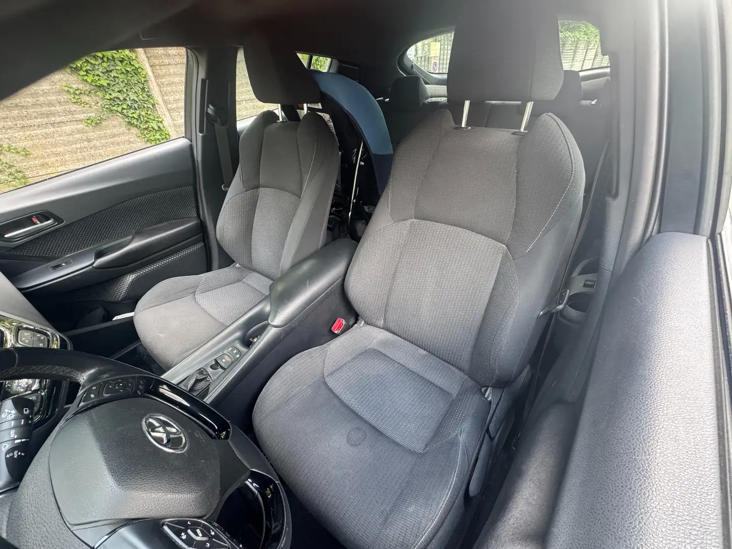 Toyota C-HR 1.8h Active 2wd e-cvt 2019 — foto 10