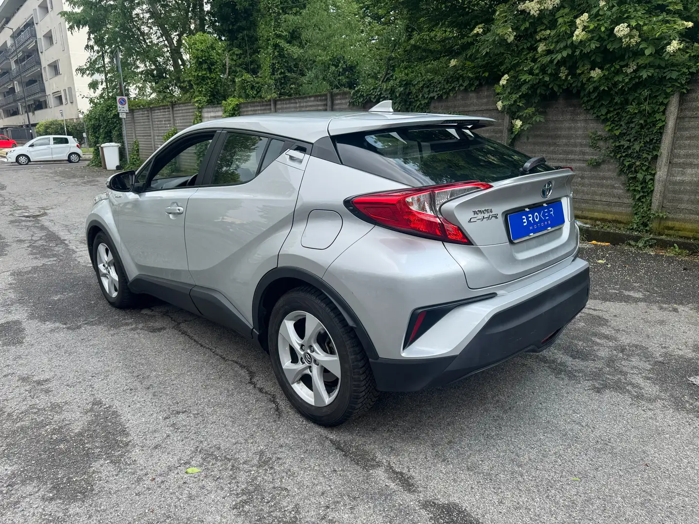 Toyota C-HR 1.8h Active 2wd e-cvt 2019 — foto 4