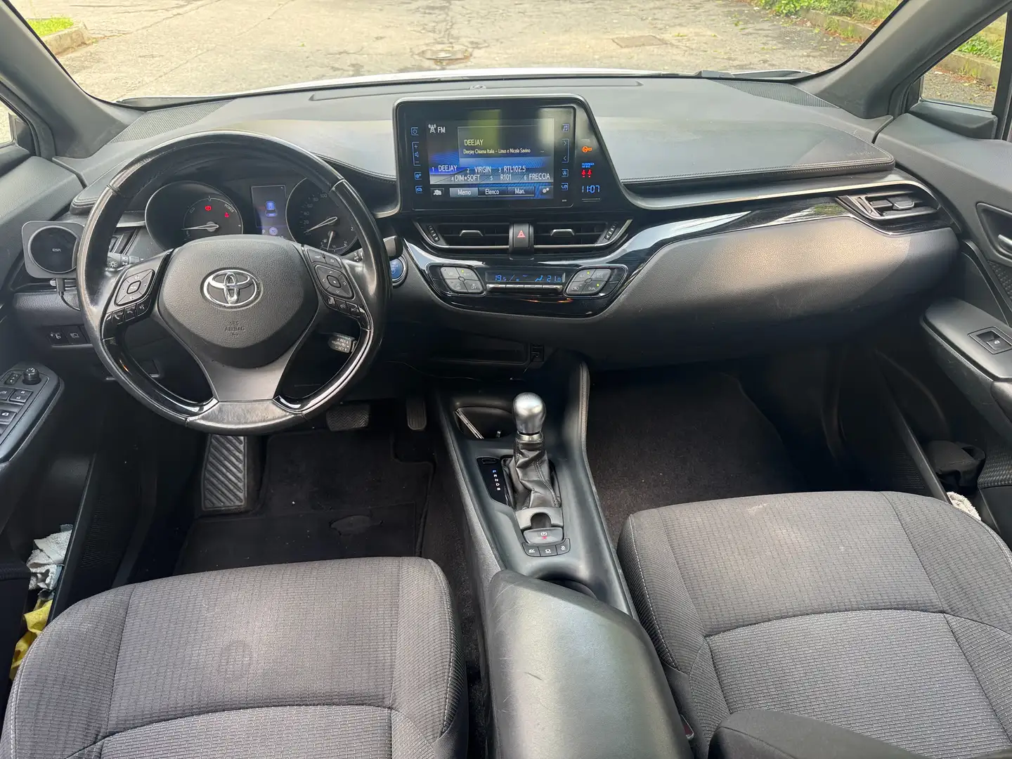 Toyota C-HR 1.8h Active 2wd e-cvt 2019 — foto 9