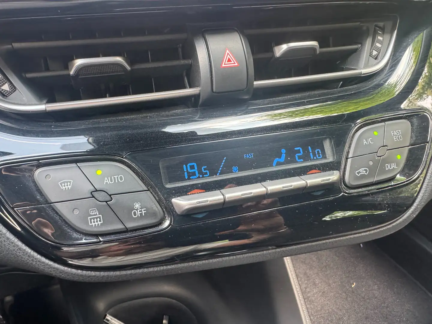 Toyota C-HR 1.8h Active 2wd e-cvt 2019 — foto 13