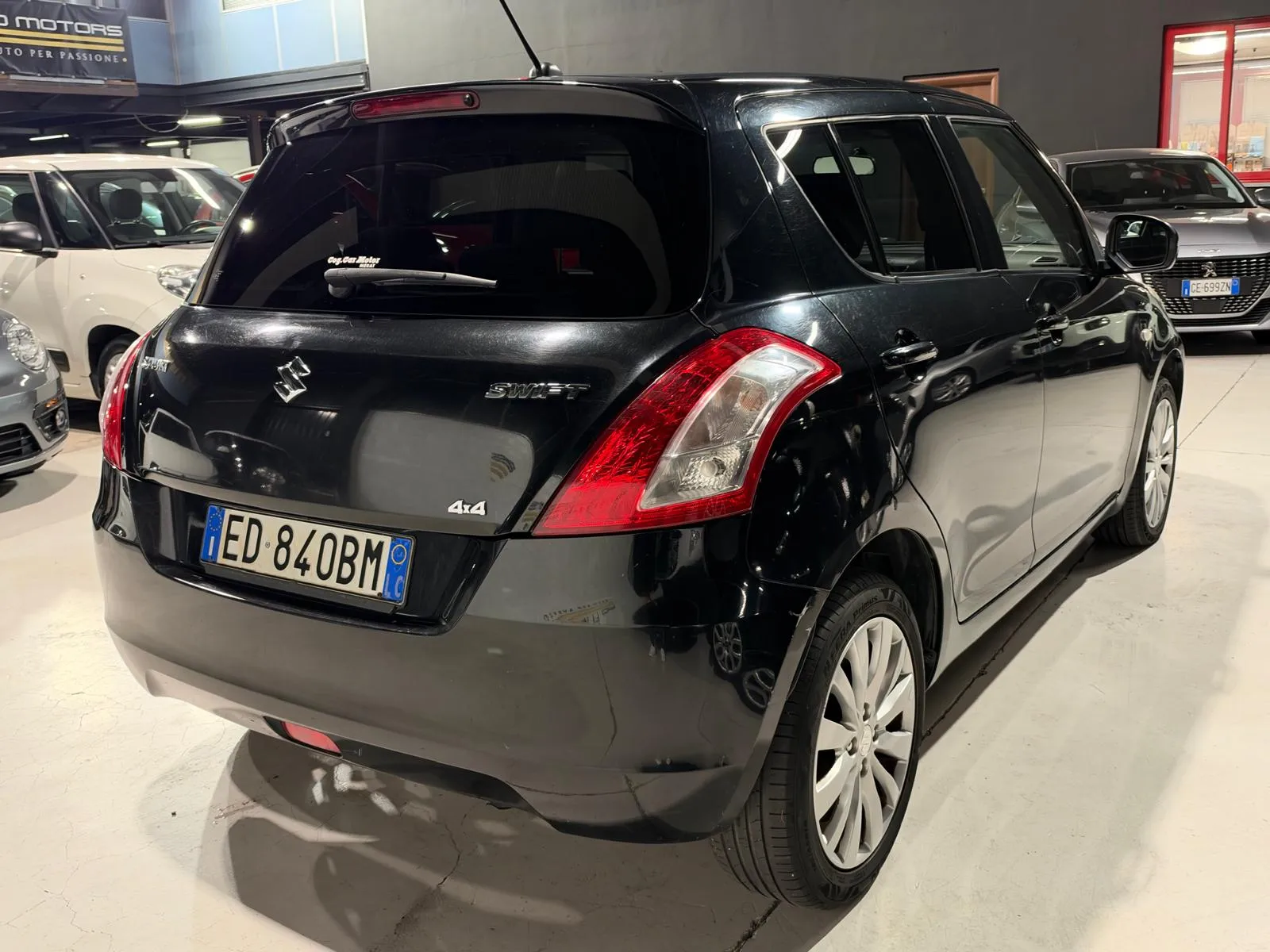 Suzuki Swift 4x4 Benzina Neopatentati 2011 — foto 4
