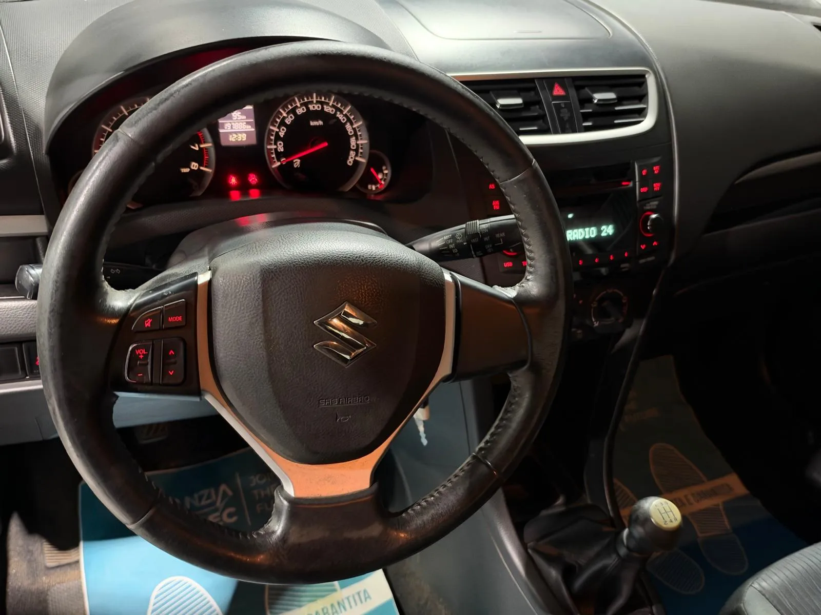 Suzuki Swift 4x4 Benzina Neopatentati 2011 — foto 9