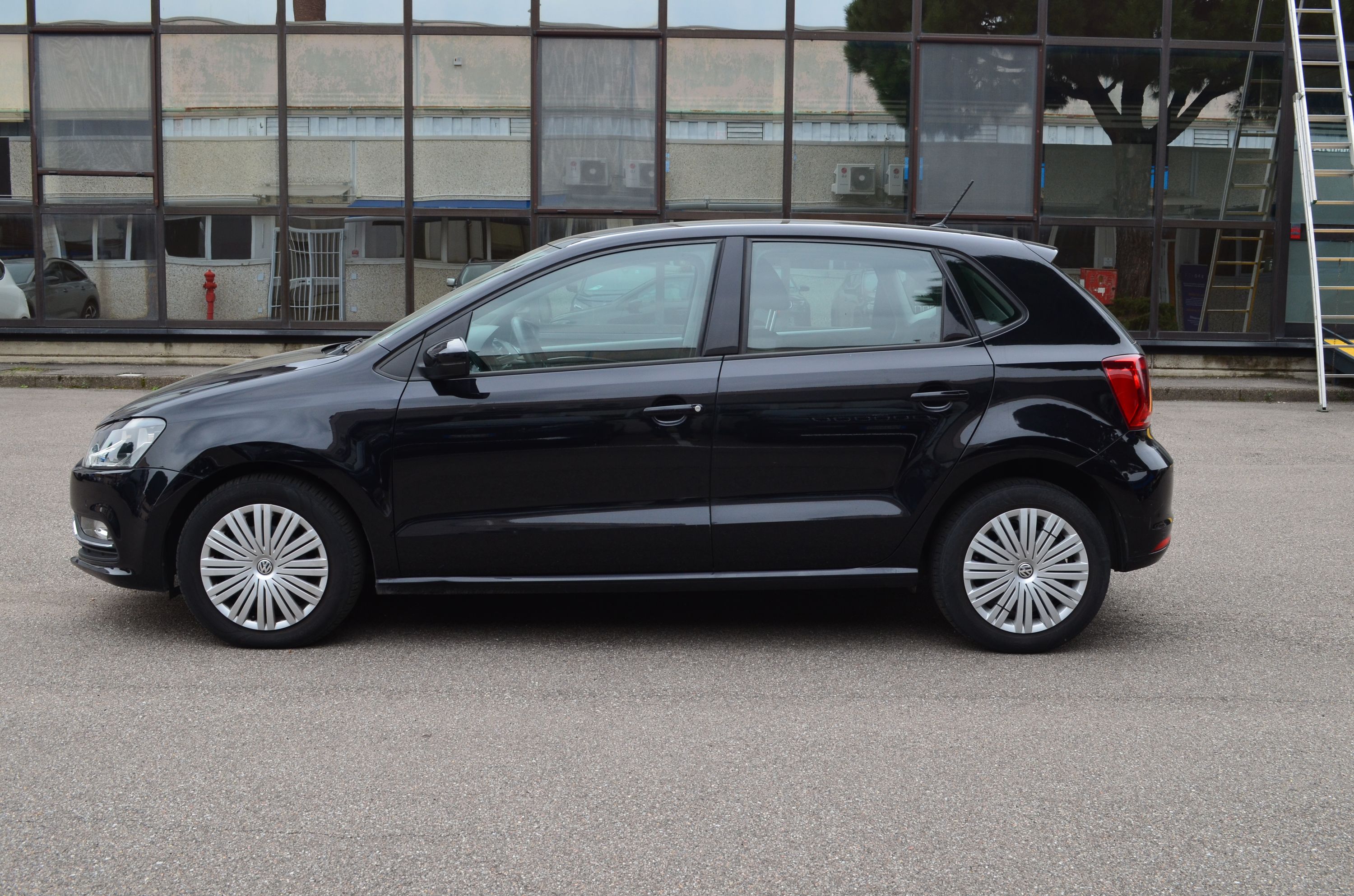 Volkswagen Polo 5p 1.4 tdi Comfortline 75cv 2016 — foto 3