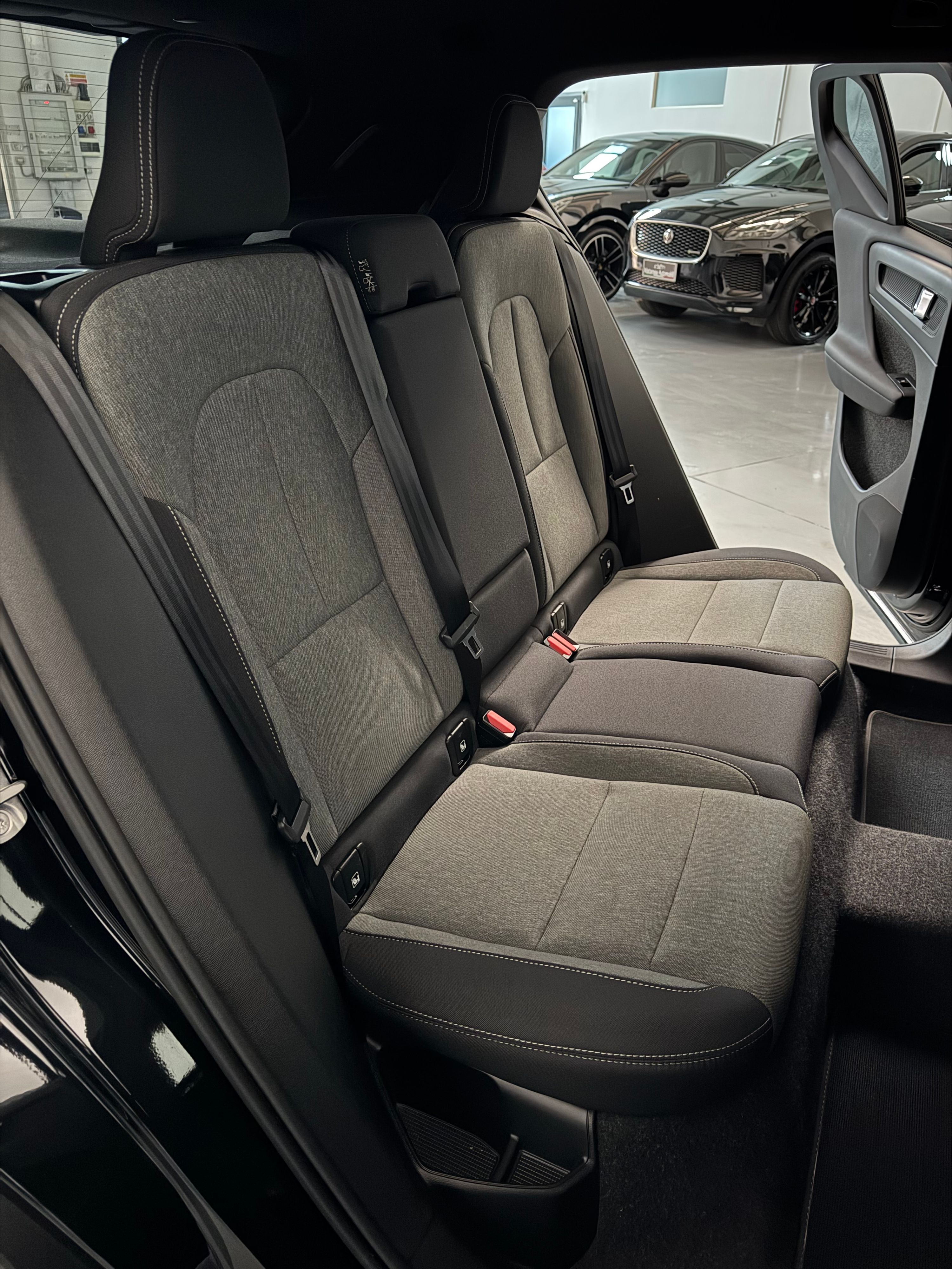 Volvo XC40 B3 MILD HYBRID CORE auto 2.0cc 163cv CarPlay Finanziabile 2025 — foto 12