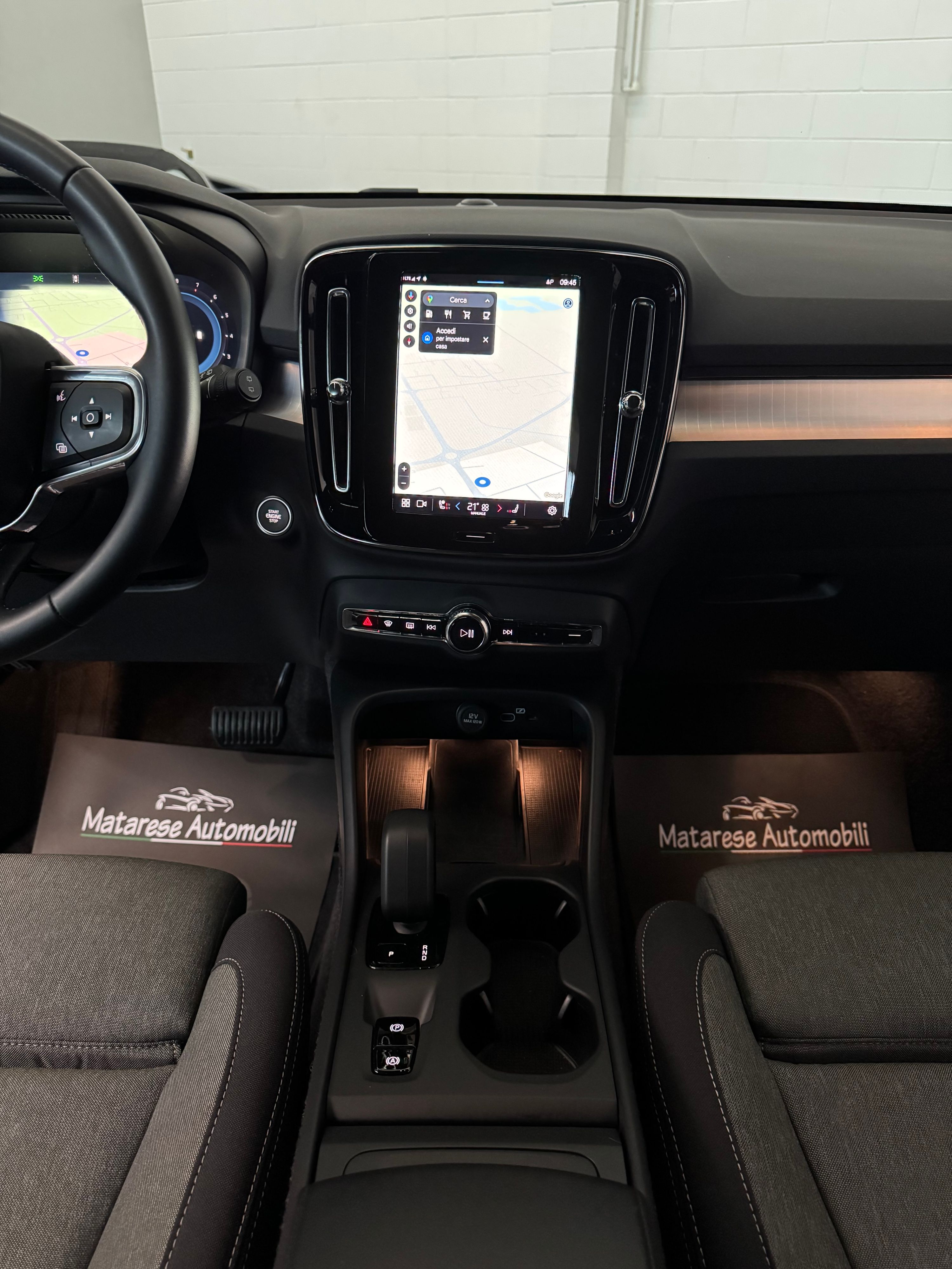Volvo XC40 B3 MILD HYBRID CORE auto 2.0cc 163cv CarPlay Finanziabile 2025 — foto 14