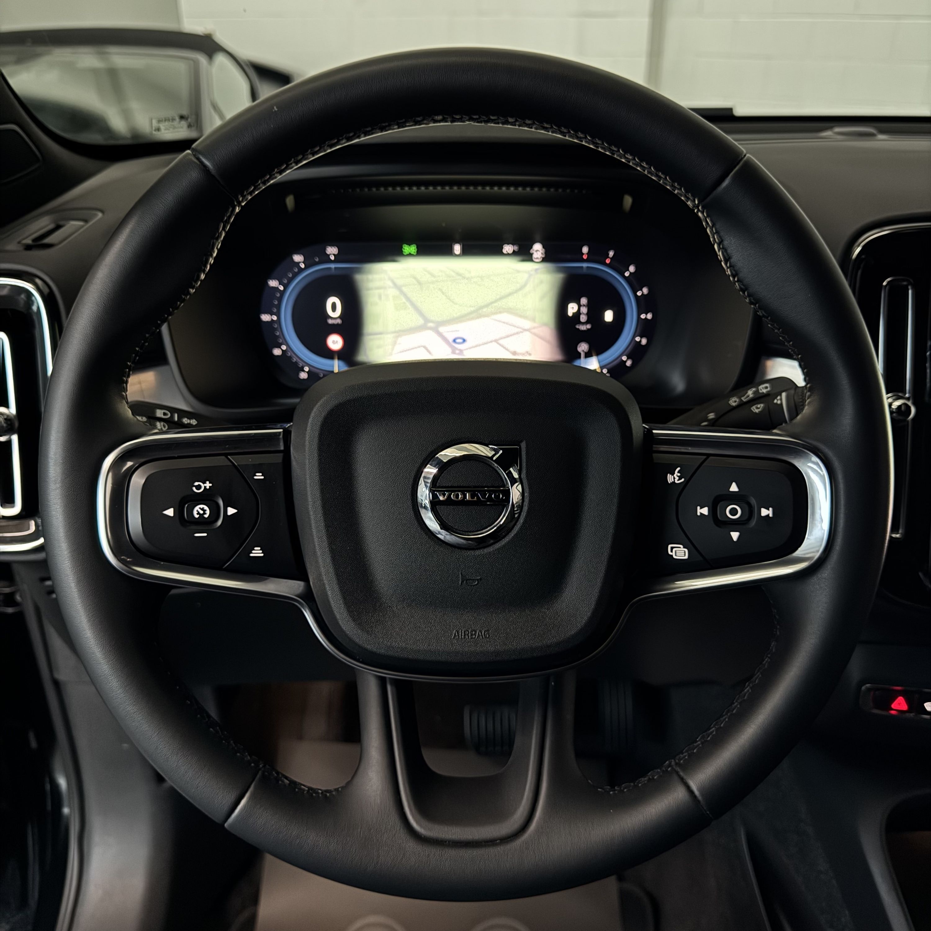 Volvo XC40 B3 MILD HYBRID CORE auto 2.0cc 163cv CarPlay Finanziabile 2025 — foto 16