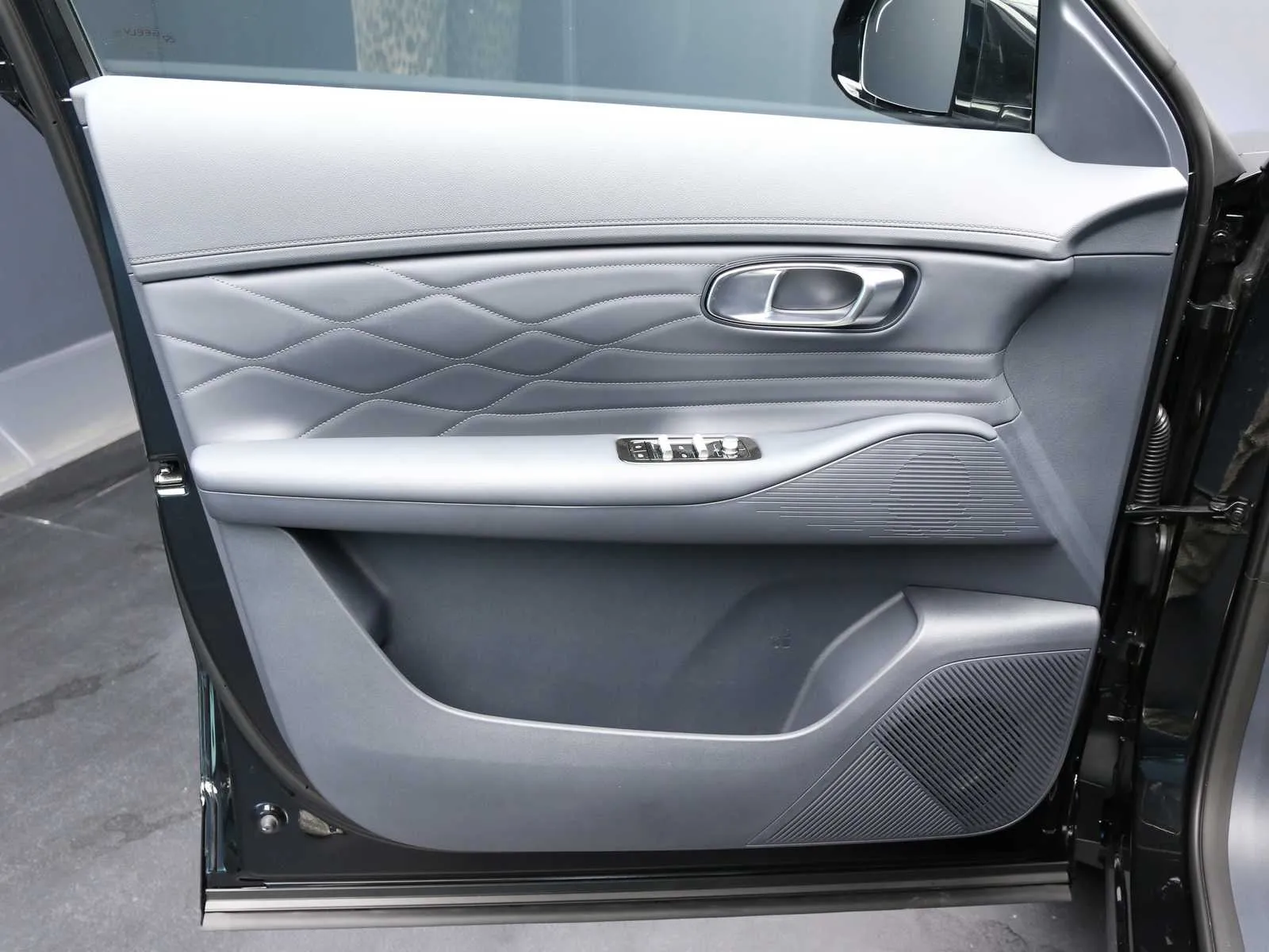 Geely Starray EM-i 1.5 phev Pro 2026 — foto 9