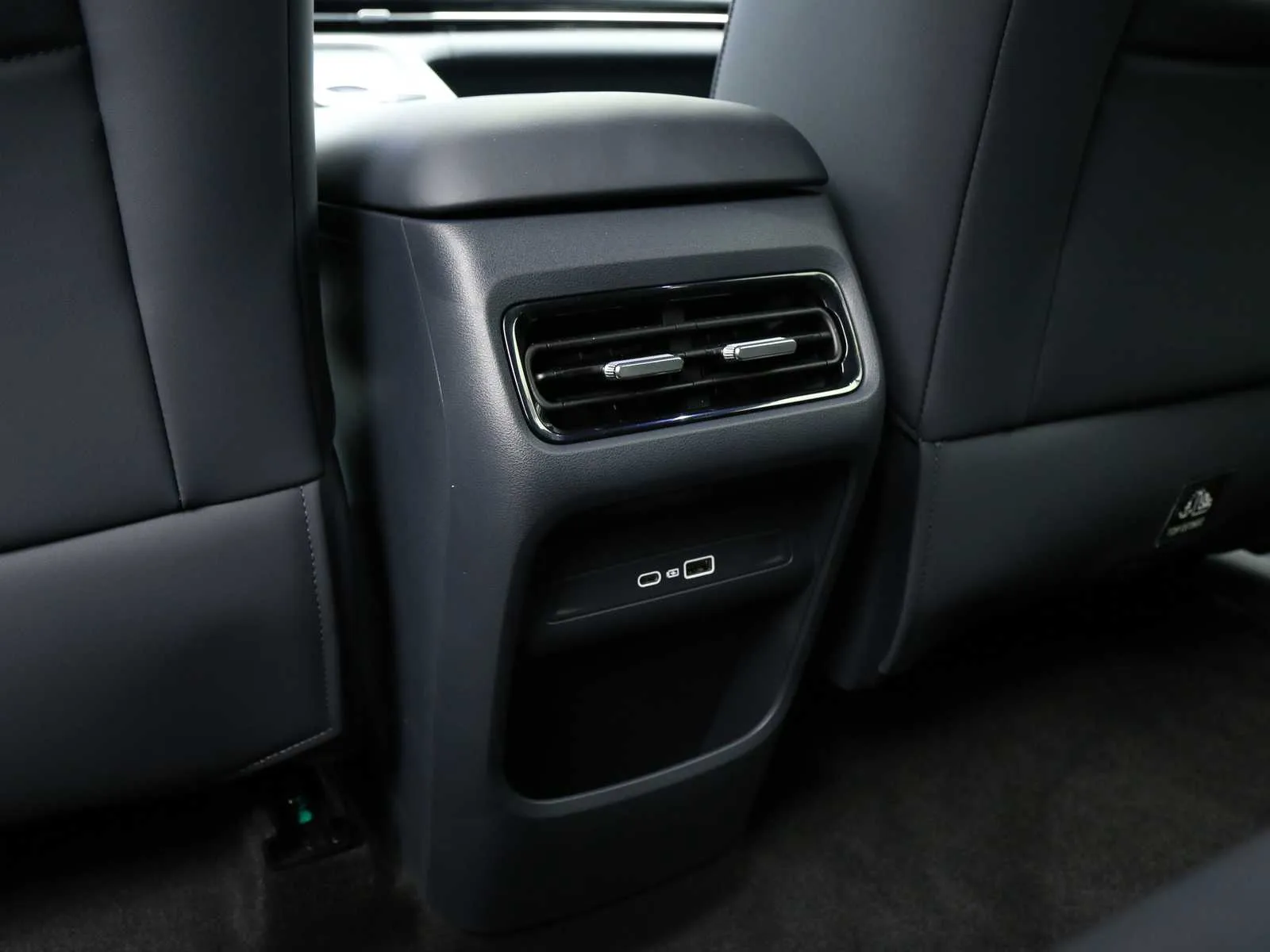 Geely Starray EM-i 1.5 phev Pro 2026 — foto 13