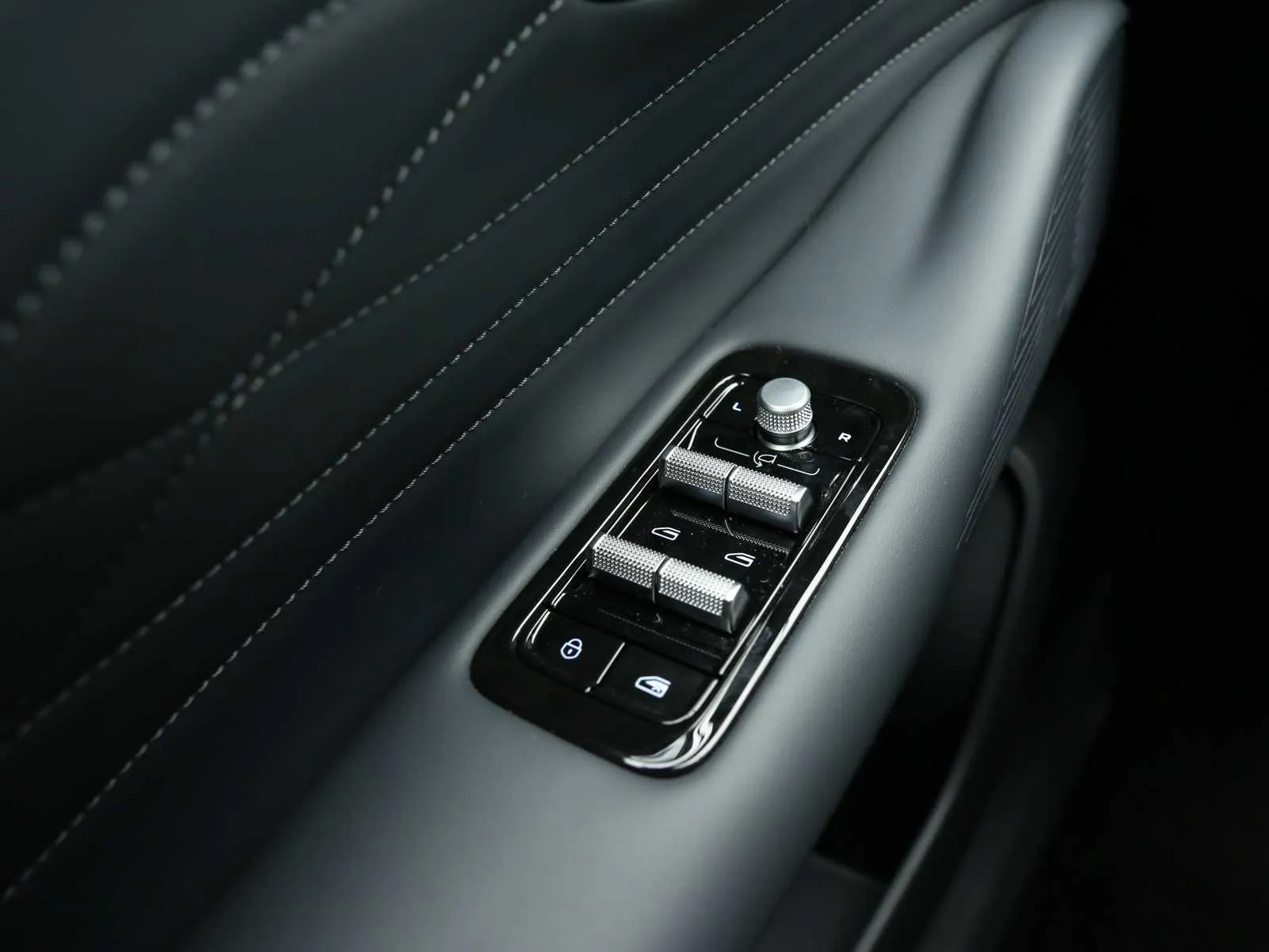 Geely Starray EM-i 1.5 phev Pro 2026 — foto 10