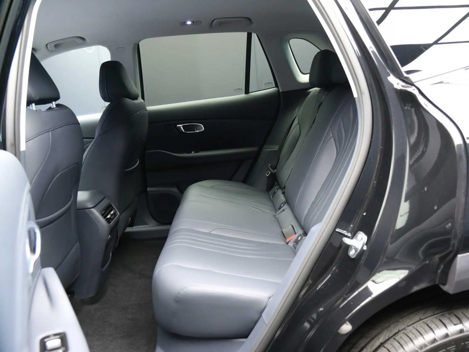 Geely Starray EM-i 1.5 phev Pro 2026 — foto 42