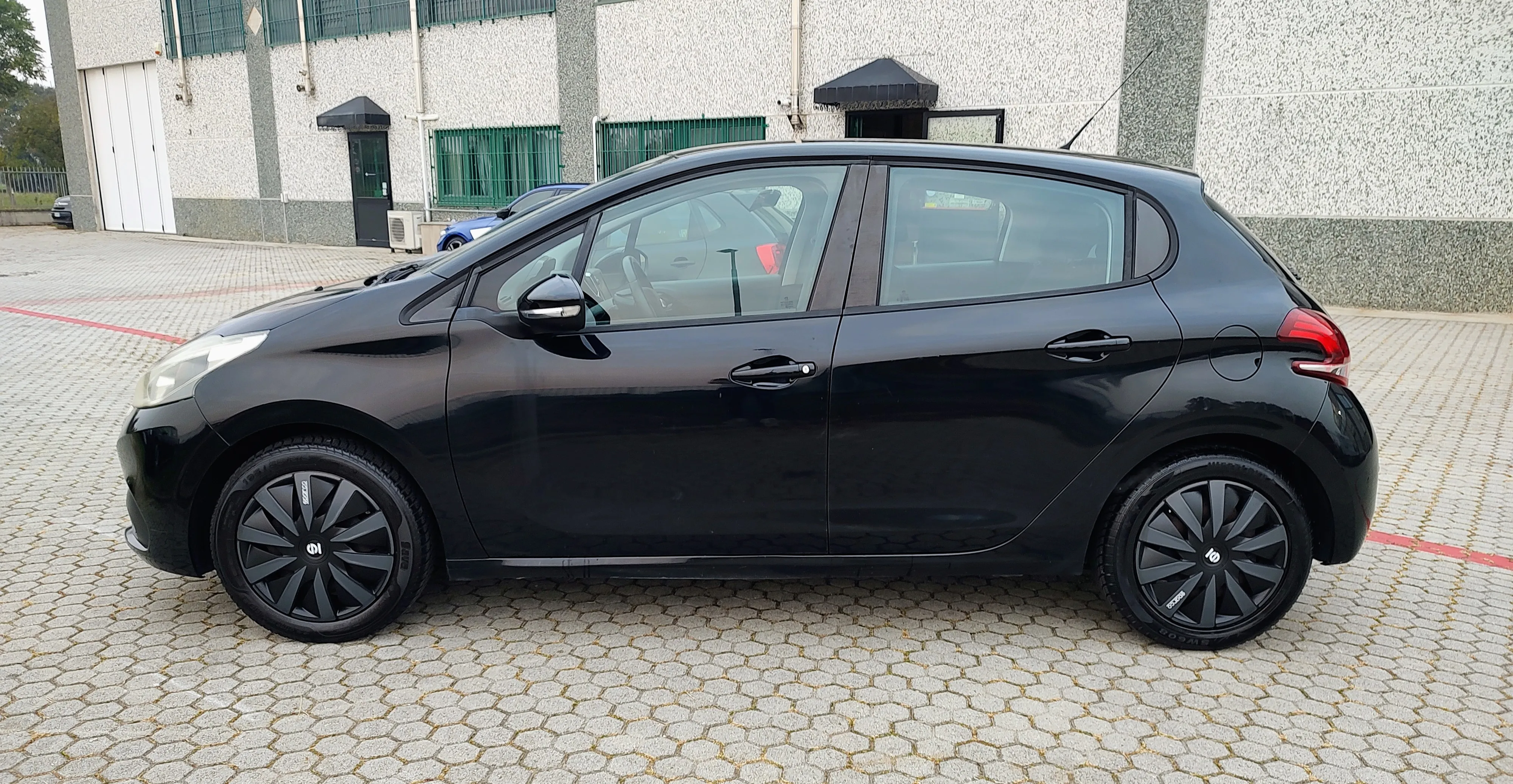 Peugeot 208 5p 1.2 puretech Active 82cv 2015 — foto 8
