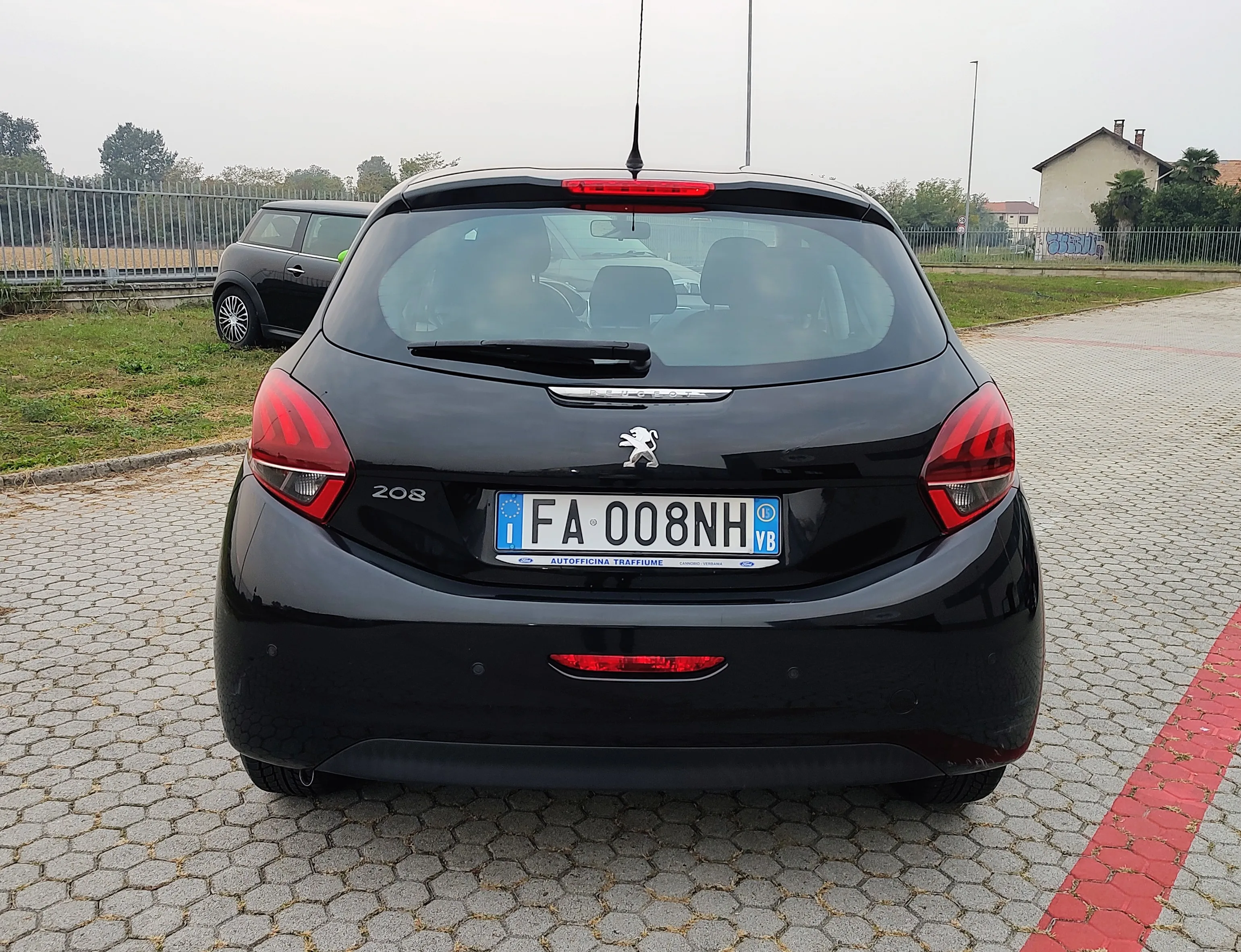 Peugeot 208 5p 1.2 puretech Active 82cv 2015 — foto 6