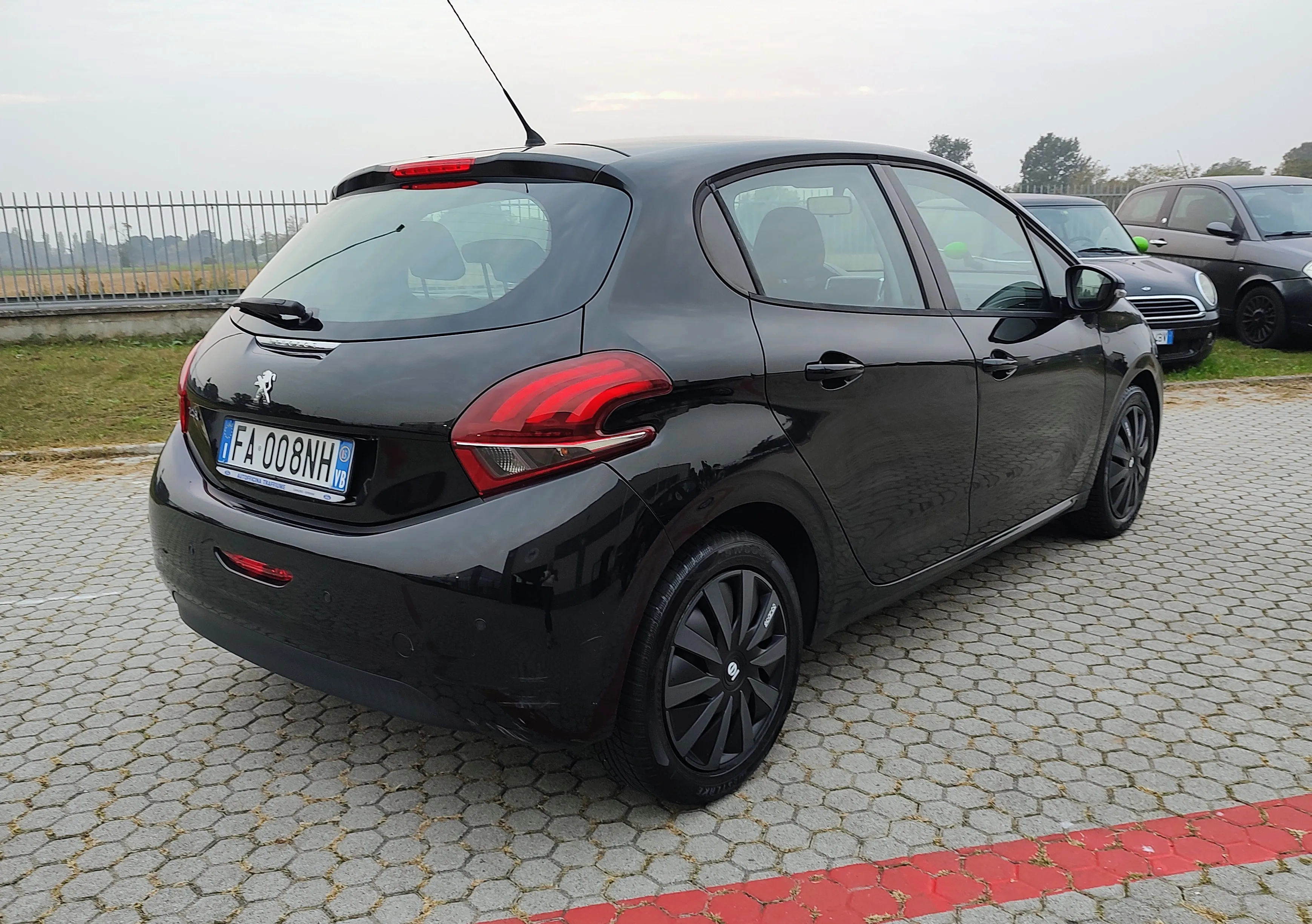 Peugeot 208 5p 1.2 puretech Active 82cv 2015 — foto 5