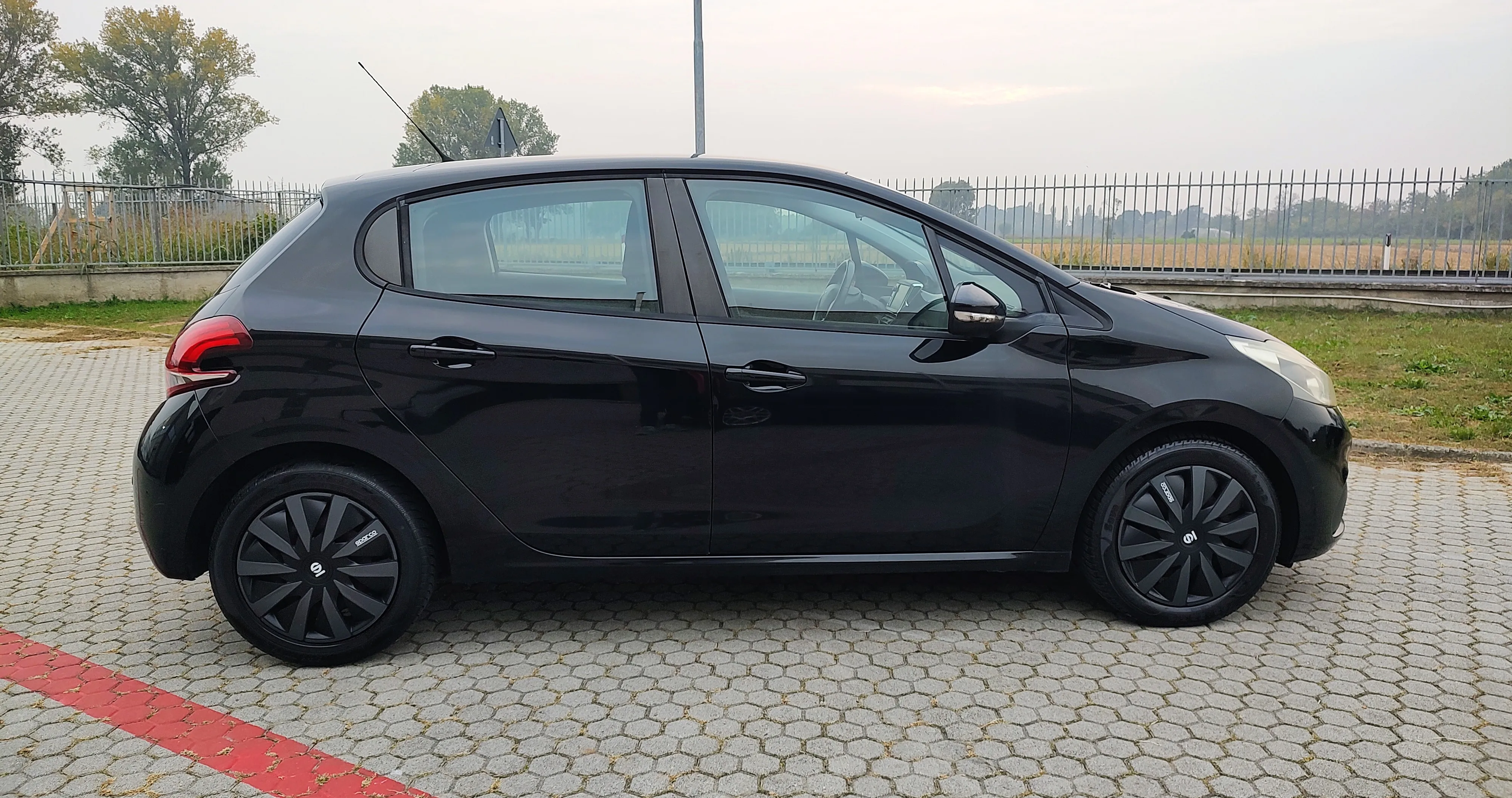 Peugeot 208 5p 1.2 puretech Active 82cv 2015 — foto 4