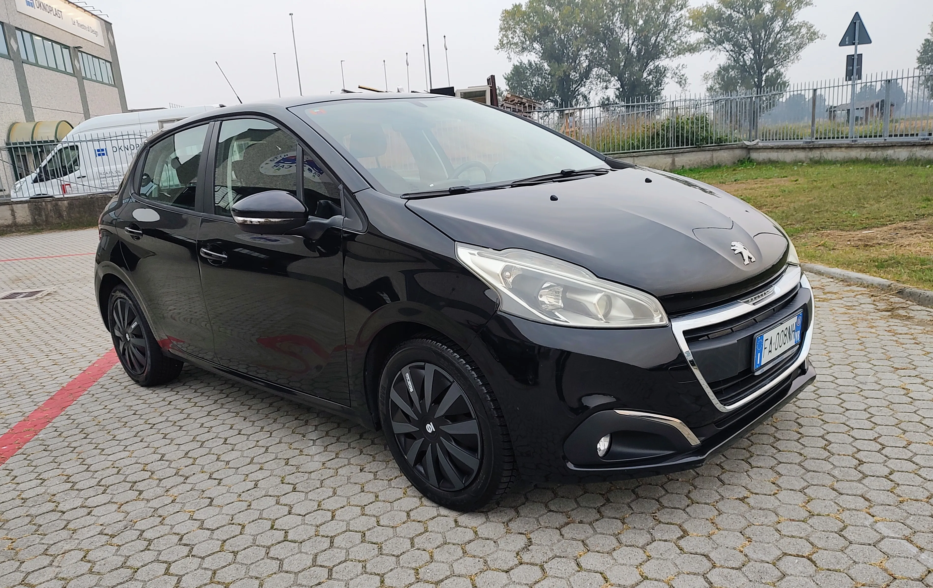 Peugeot 208 5p 1.2 puretech Active 82cv 2015 — foto 3