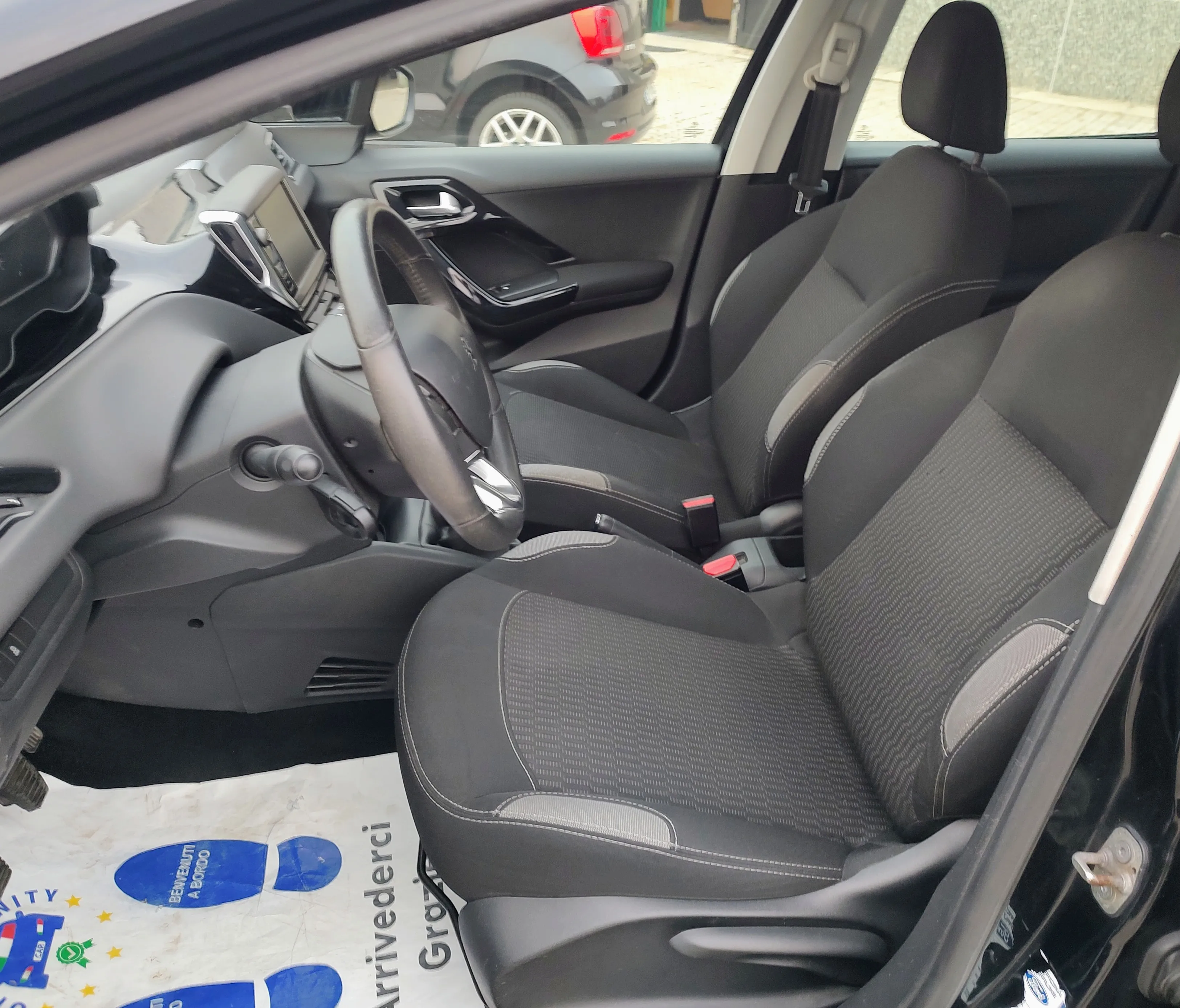 Peugeot 208 5p 1.2 puretech Active 82cv 2015 — foto 12
