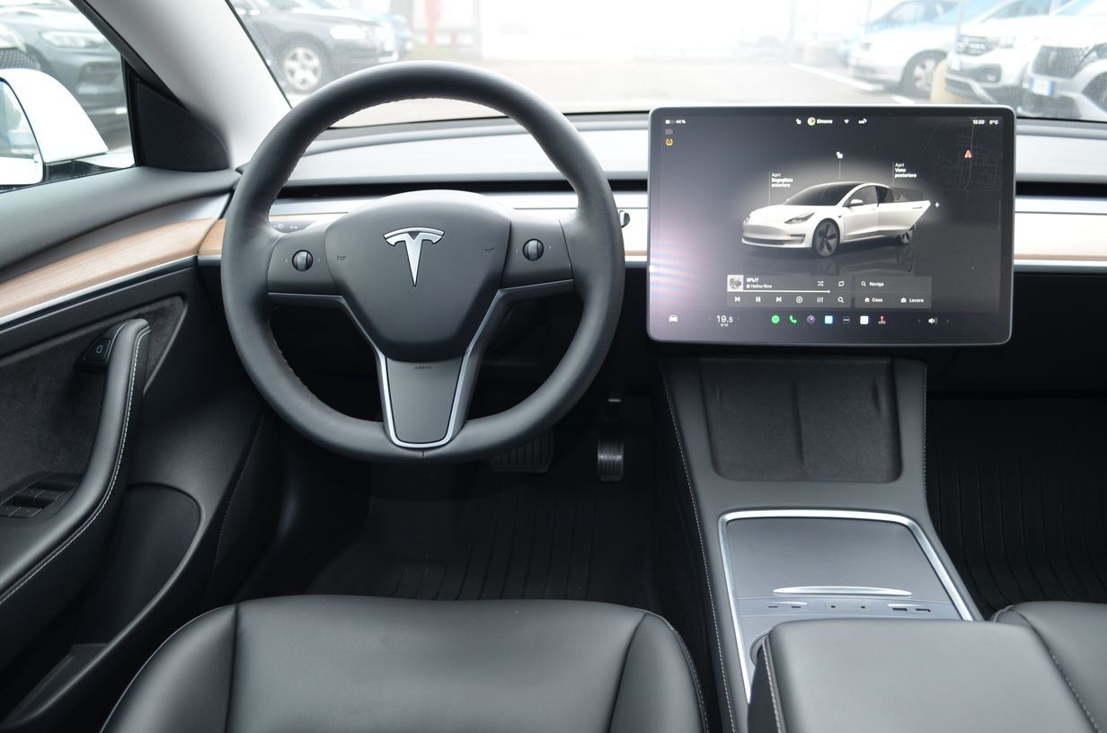 Tesla Model 3 Standard rwd 2023 — foto 14
