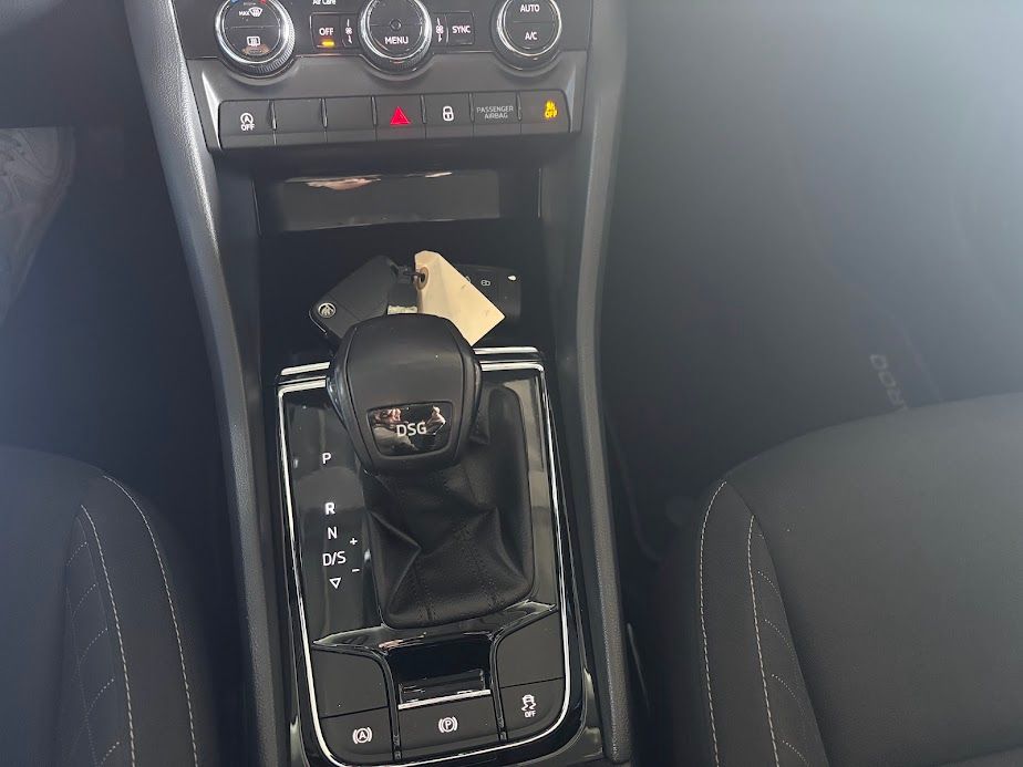 Skoda Karoq 1.6 tdi scr Executive dsg 116CV 2020 — foto 18