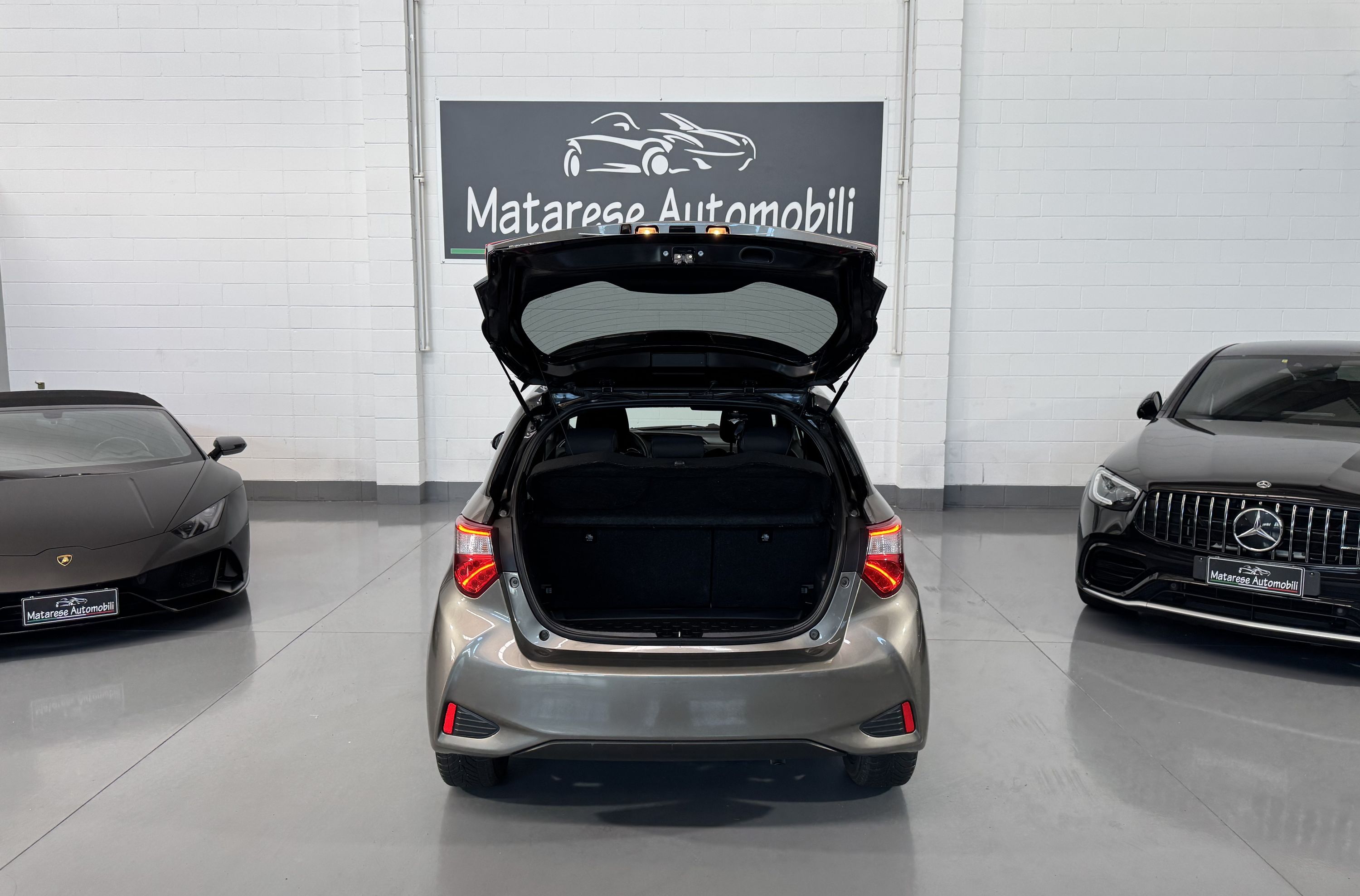 Toyota Yaris Hybrid 5p 1.5cc 73cv Automatica CarPlay OK Neopatentati 2019 — foto 6