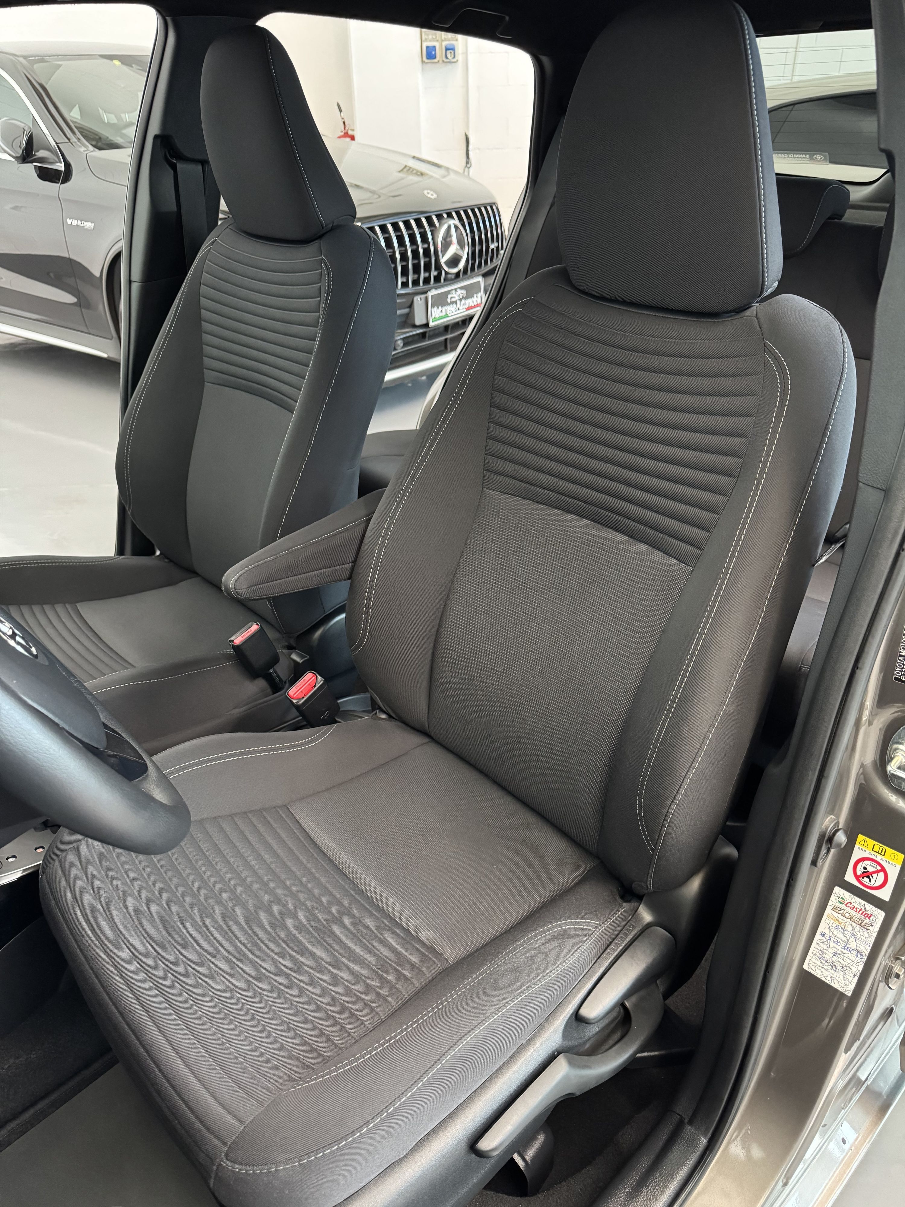 Toyota Yaris Hybrid 5p 1.5cc 73cv Automatica CarPlay OK Neopatentati 2019 — foto 10