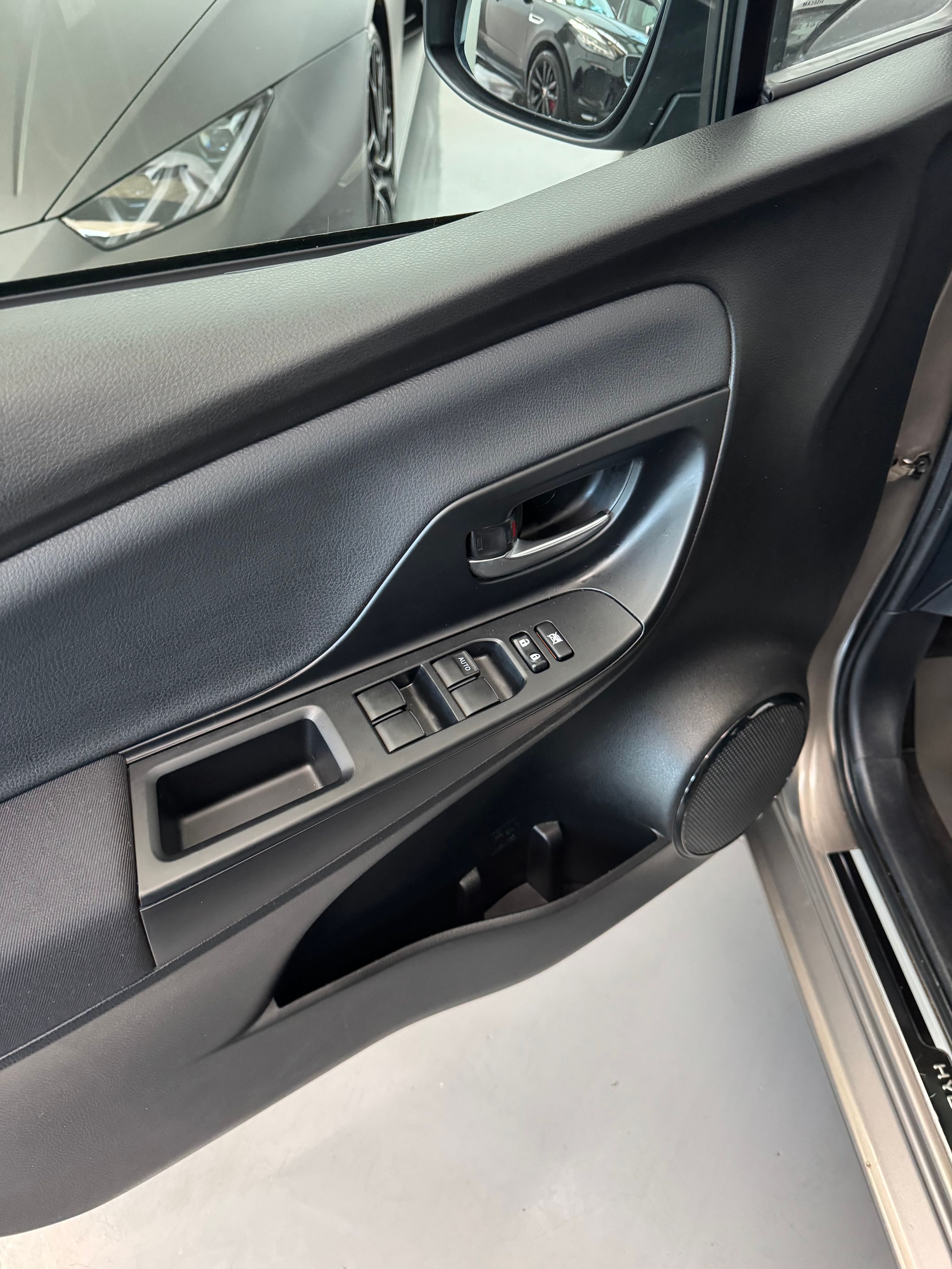 Toyota Yaris Hybrid 5p 1.5cc 73cv Automatica CarPlay OK Neopatentati 2019 — foto 9