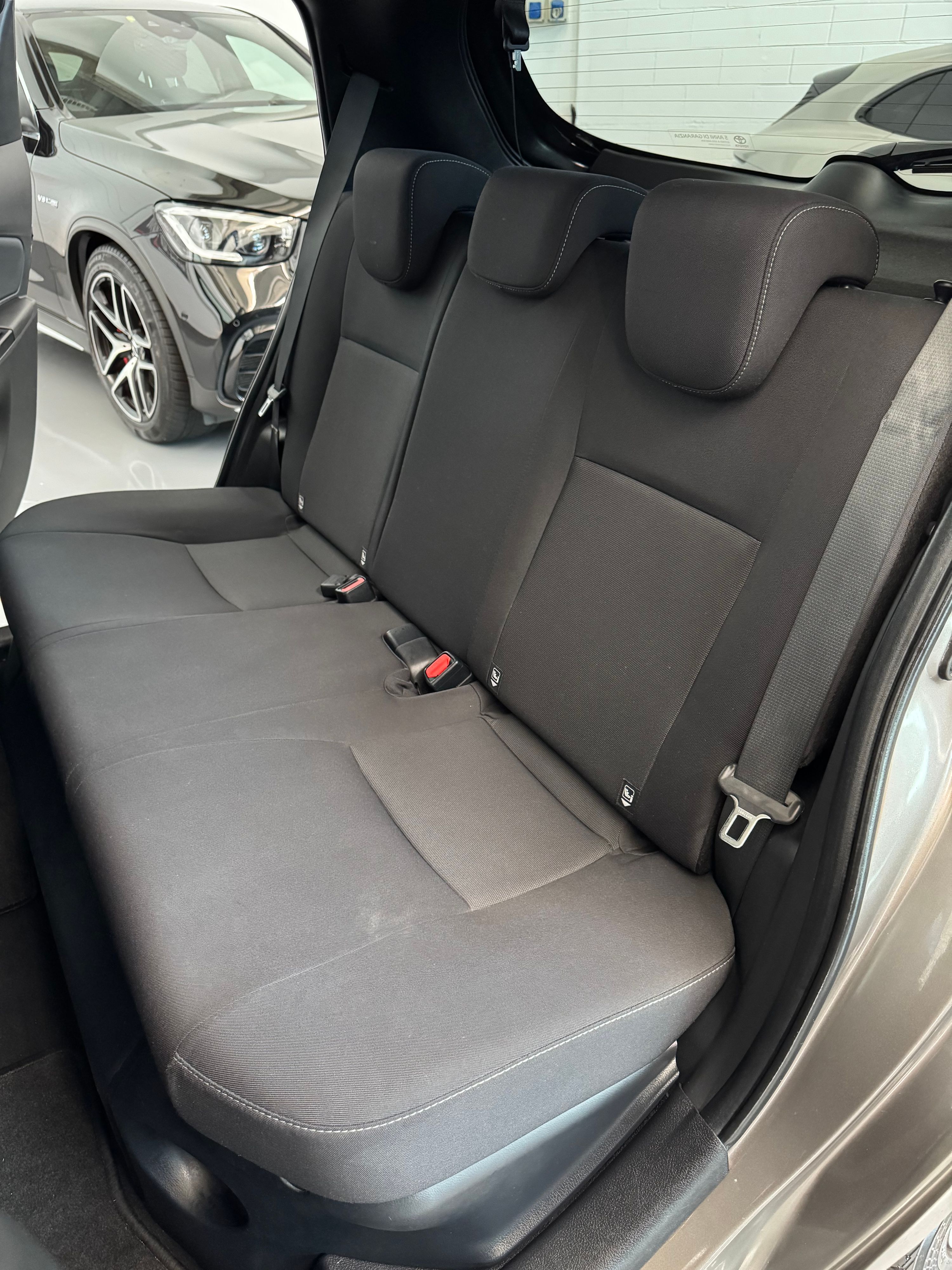 Toyota Yaris Hybrid 5p 1.5cc 73cv Automatica CarPlay OK Neopatentati 2019 — foto 11