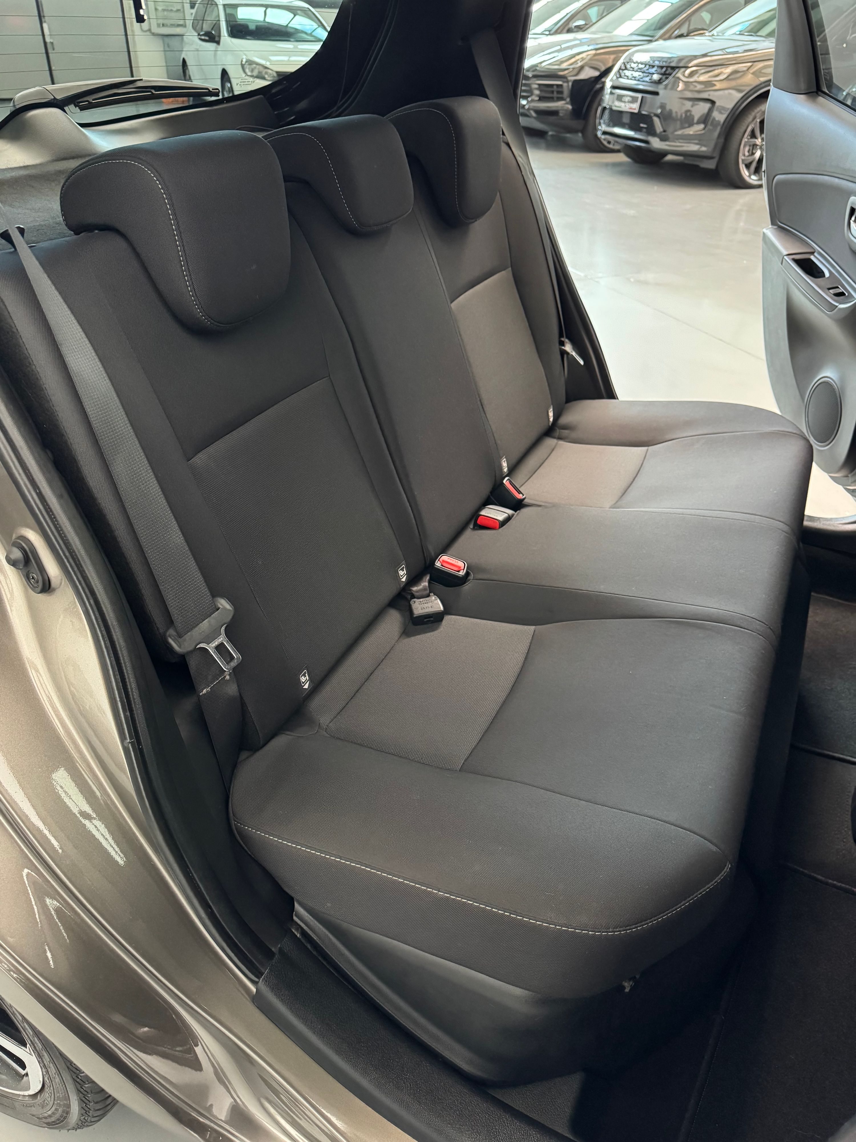 Toyota Yaris Hybrid 5p 1.5cc 73cv Automatica CarPlay OK Neopatentati 2019 — foto 12