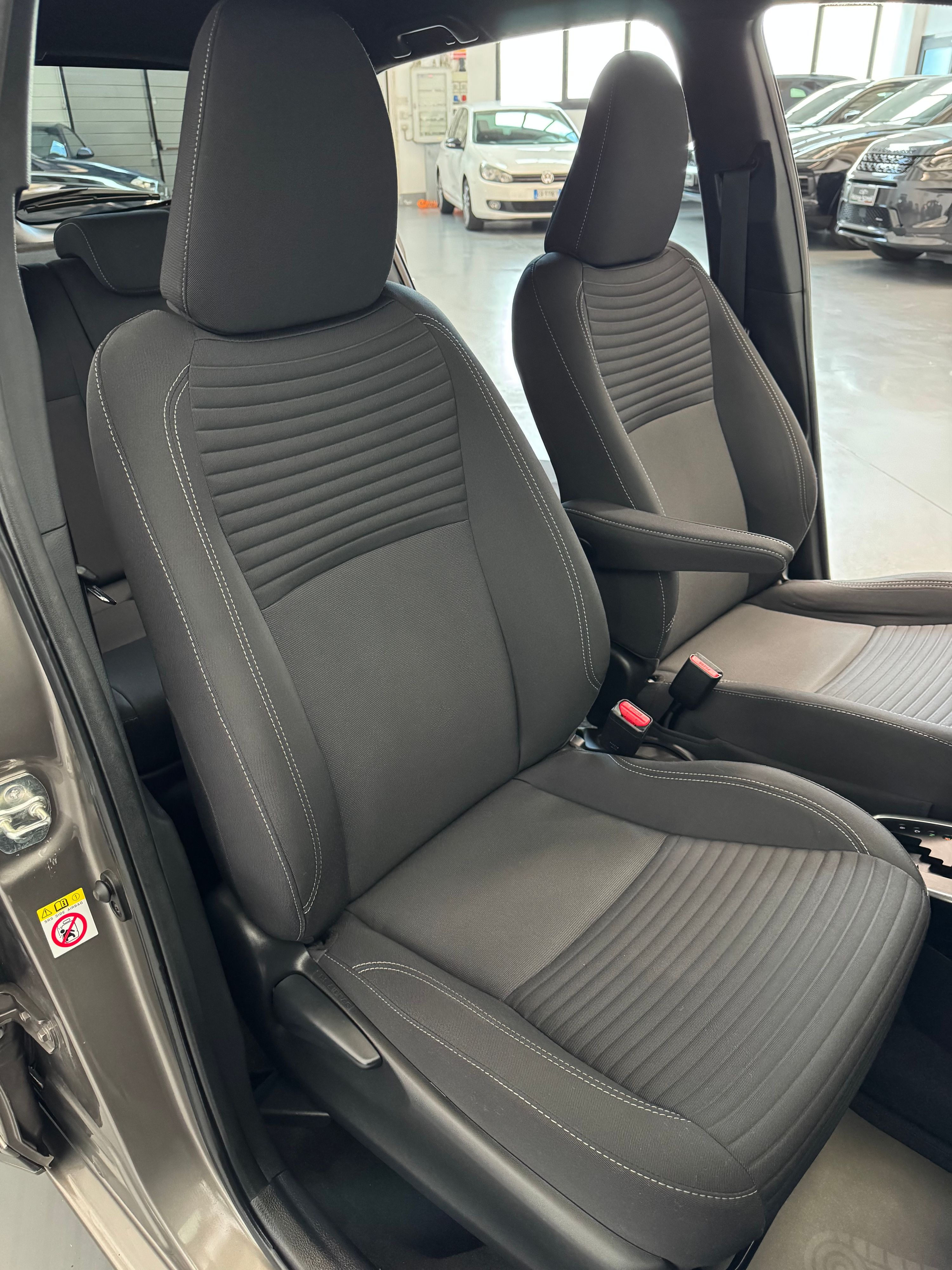 Toyota Yaris Hybrid 5p 1.5cc 73cv Automatica CarPlay OK Neopatentati 2019 — foto 13