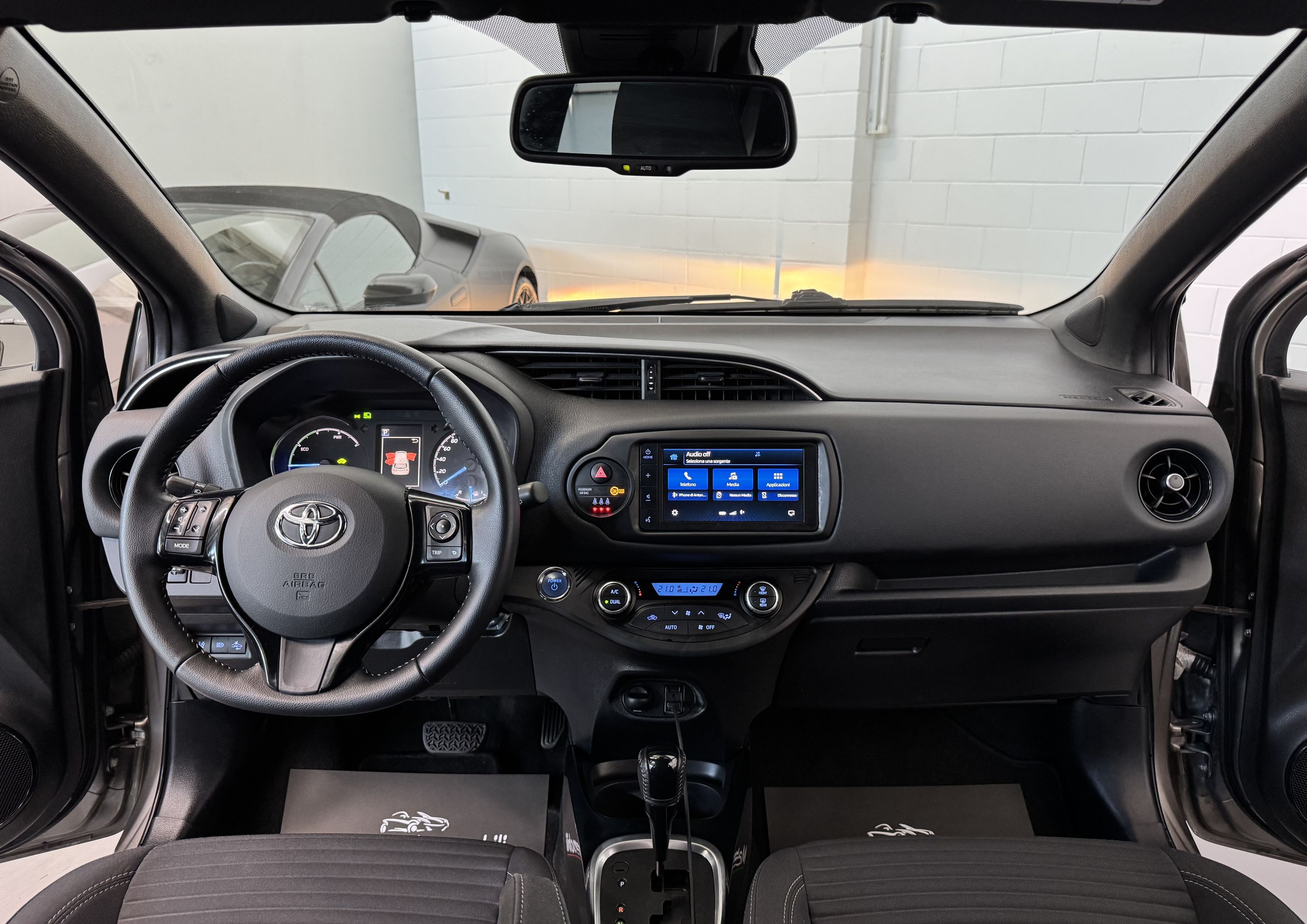 Toyota Yaris Hybrid 5p 1.5cc 73cv Automatica CarPlay OK Neopatentati 2019 — foto 14